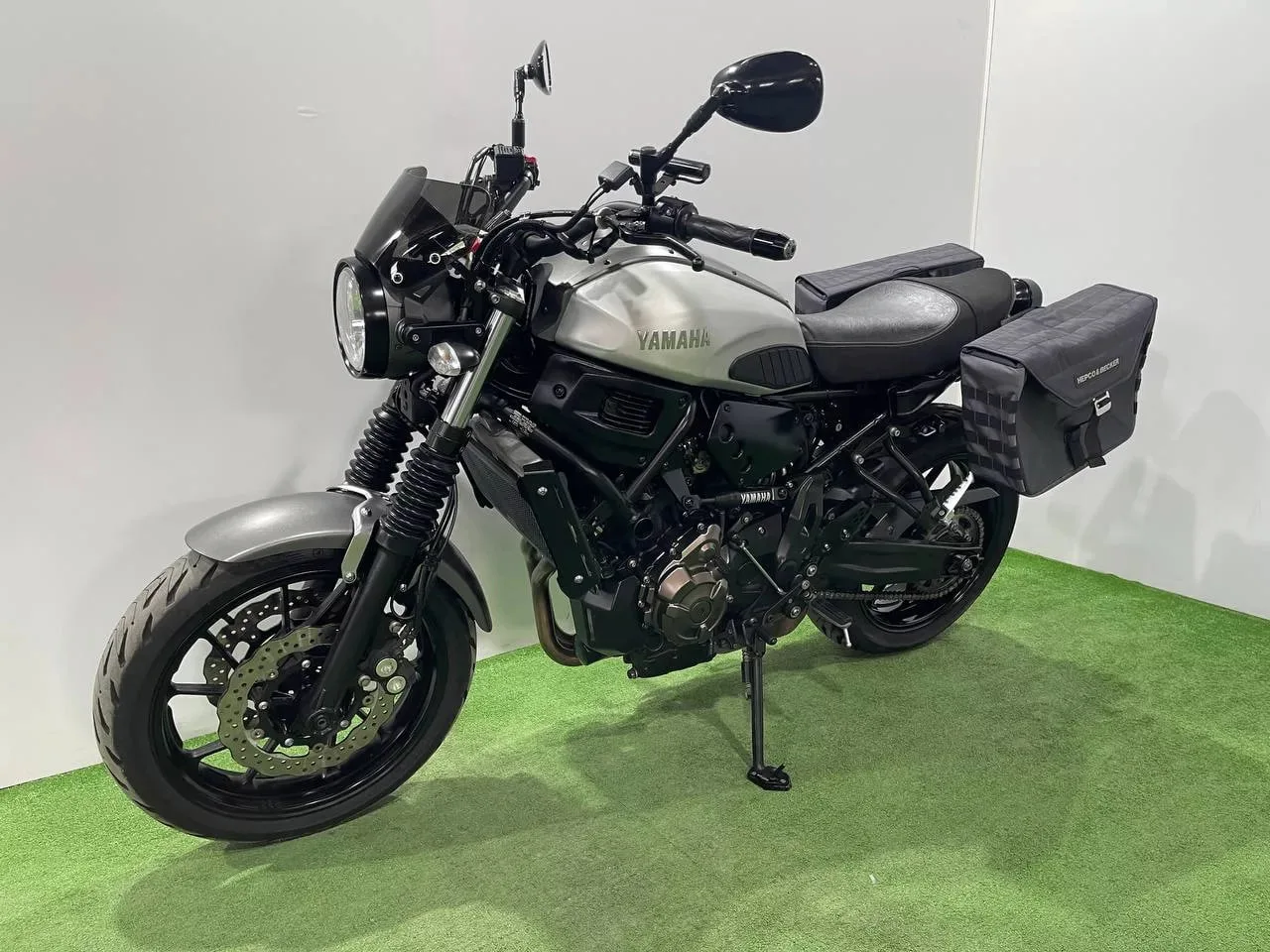 YAMAHA XSR700 в наличии во Владивостоке  Характеристики:  - 2017 год - объем 700 см3 - Аукцион AUCNE