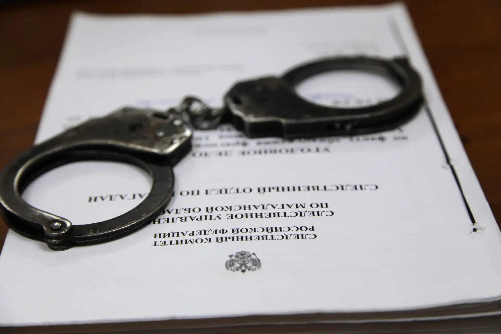 Житель Магадана обвиняется в серии хулиганских действий и причинении вреда здоровью