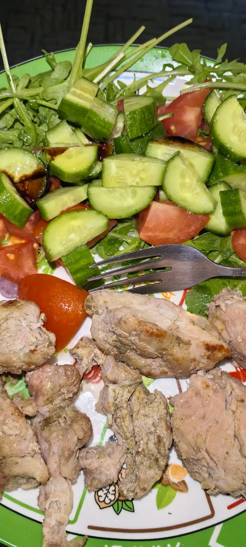 Ужин был в 17.30. Руккола, 🥬🥒🍅, С бальзамиком, вырезка свиная. #ужинппешника #пп #пр...