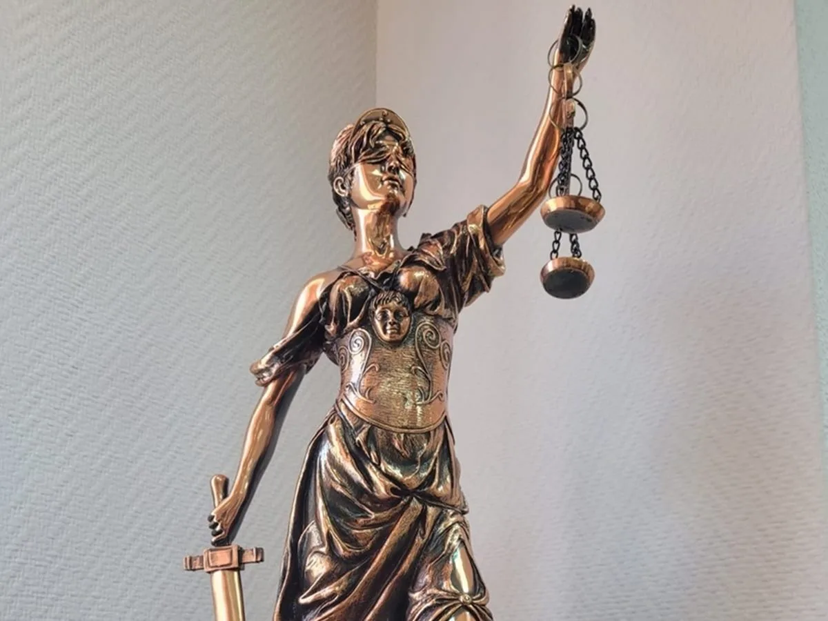 В Шахтах начался суд над группой из 11 человек, обвиняемых в хищении 52 миллионов рубле...