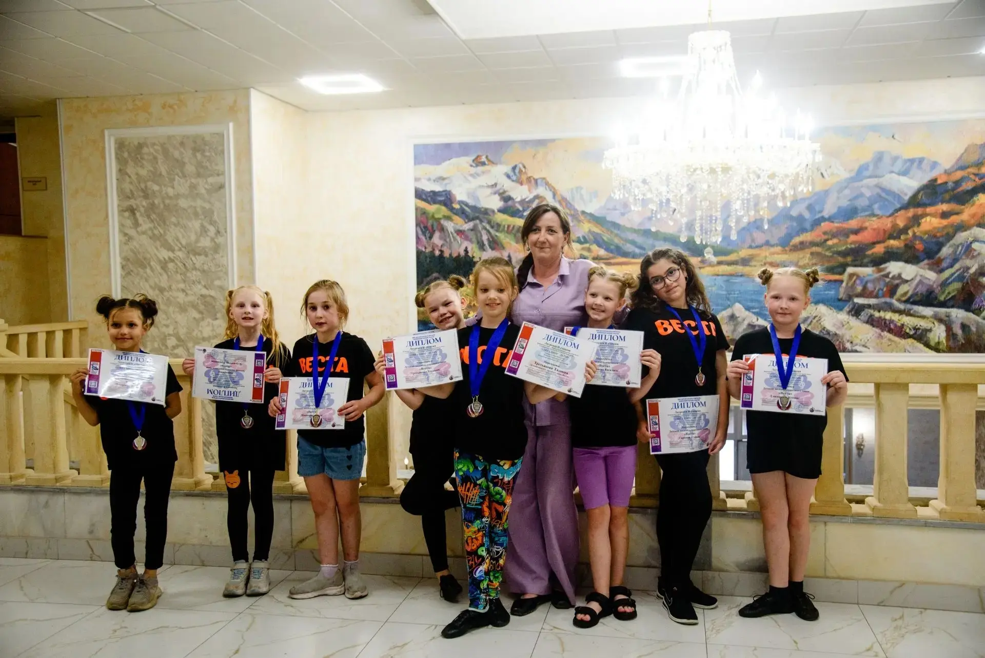 ✨ "Веста" сияет на "Звёздном лете"! ✨

Наш любимый Детский ансамбль народного танца "Веста" ЦДК п. О
