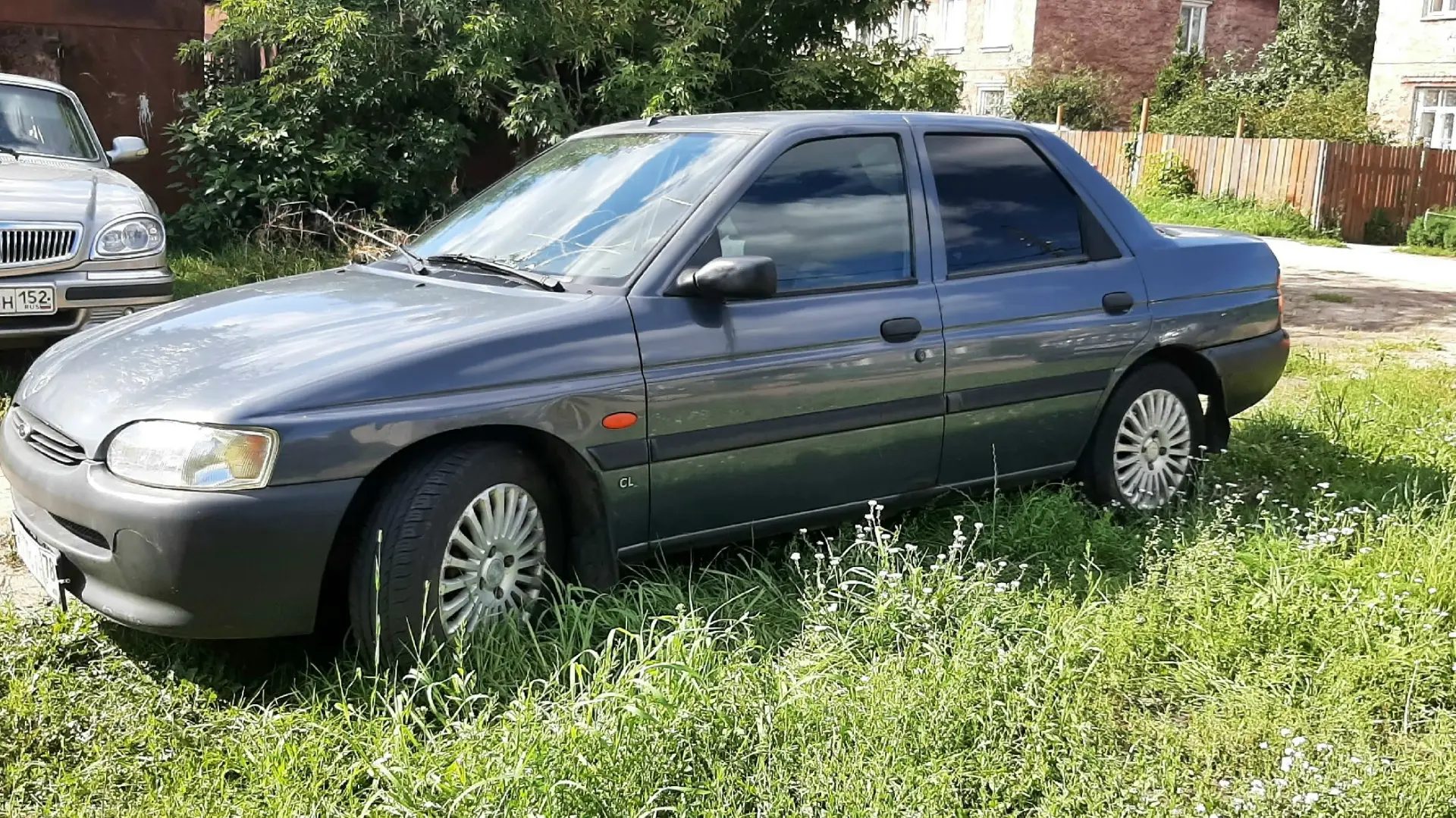 Продам эскорд 96г двигатель 1,6 в хорошем состоянии . кузов на твёрдую 4 салон в прилич...