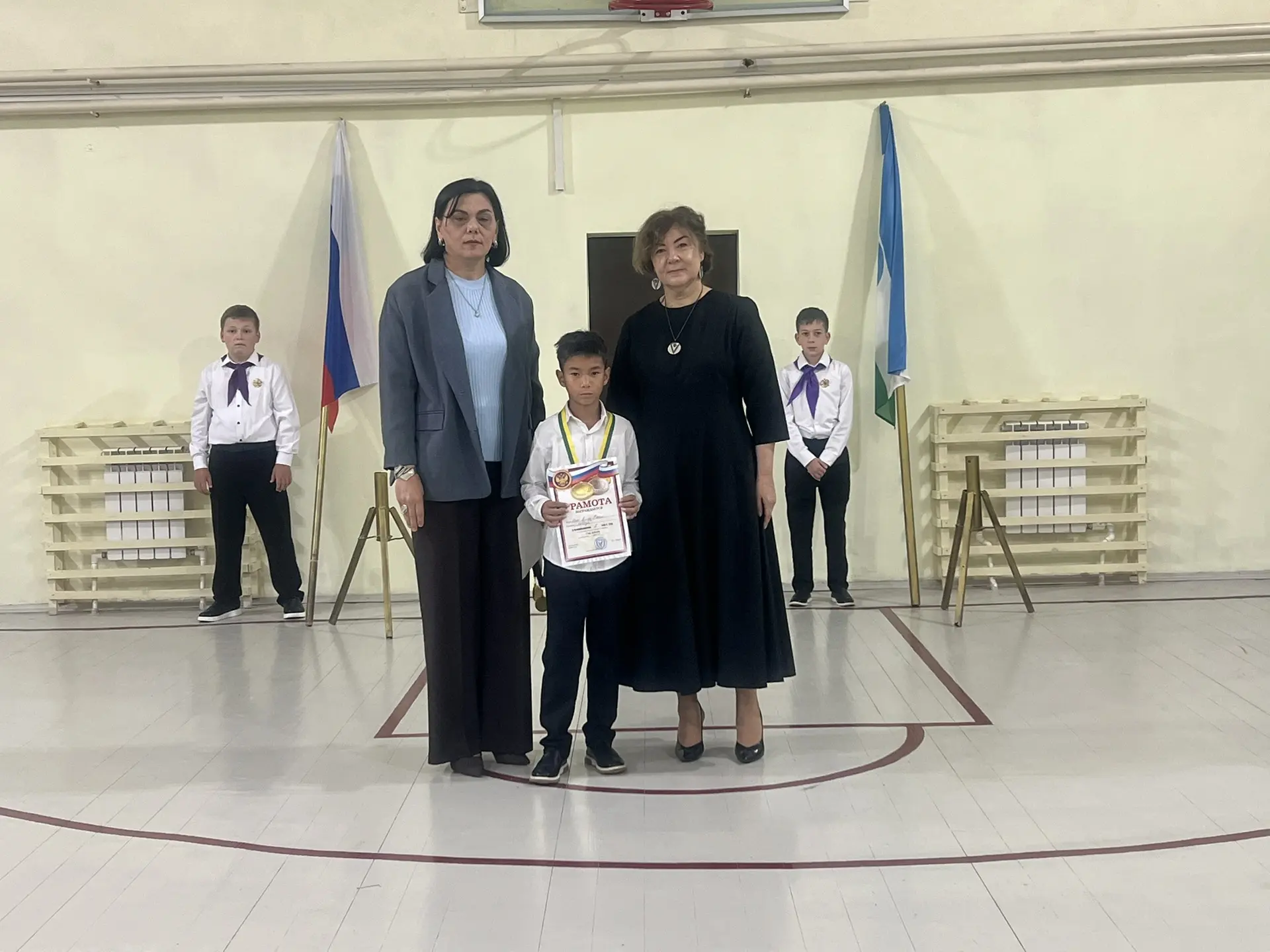 Новая учебная неделя началась с линейки, где чествовали победителей и призеров различны...