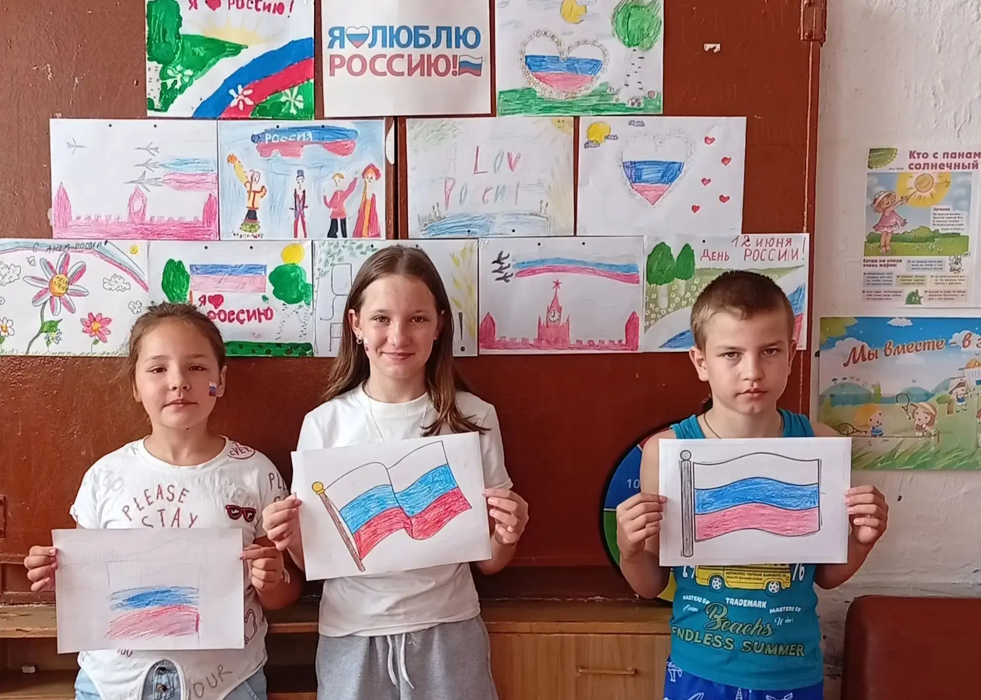 🇷🇺 Какой яркий выдался день в преддверии Дня флага! Ребята с головой ушли в творчеств...