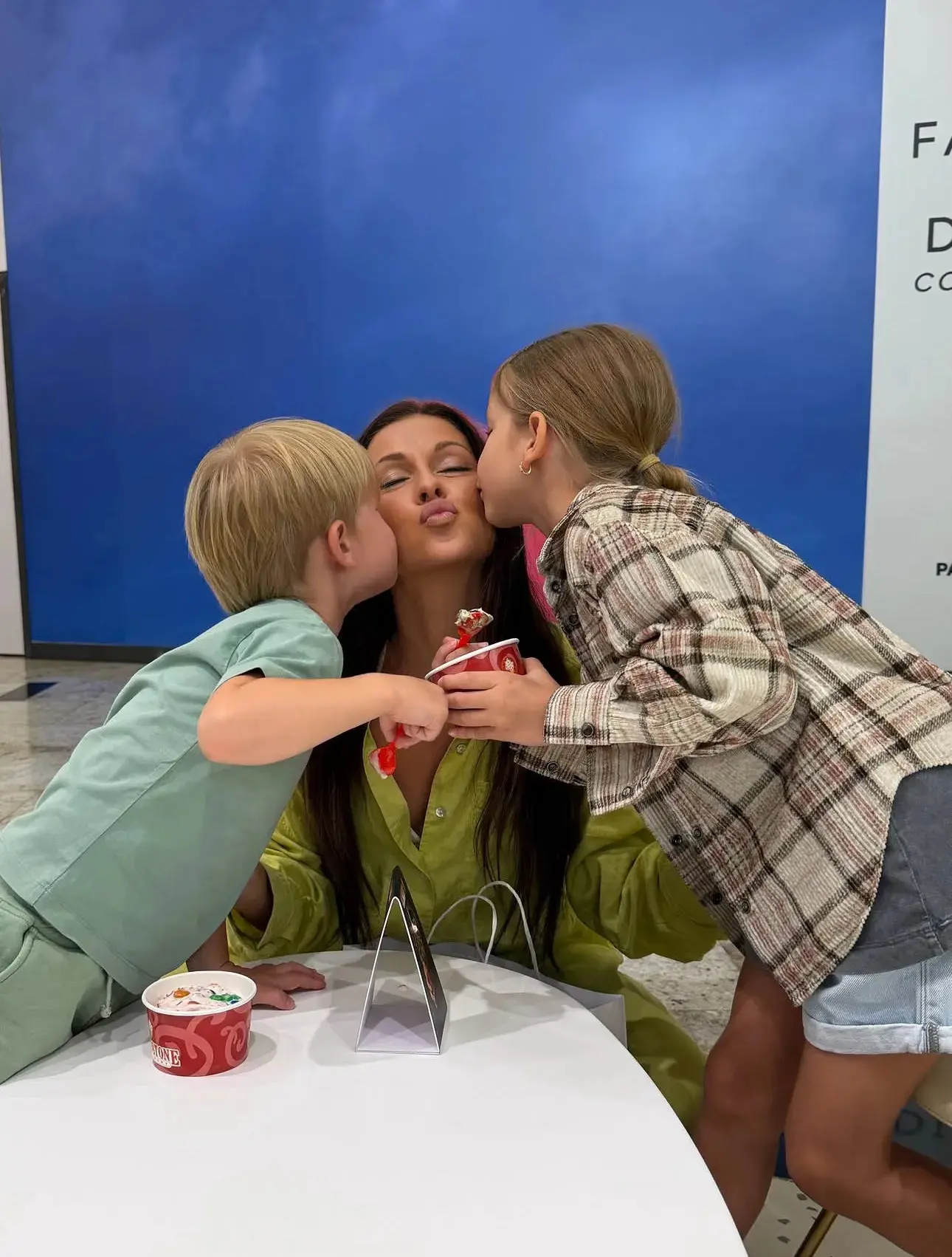 Нюша показала, как отдыхает с новым бойфрендом и детьми от бывшего мужа Игоря Сивова  35-летняя Нюша