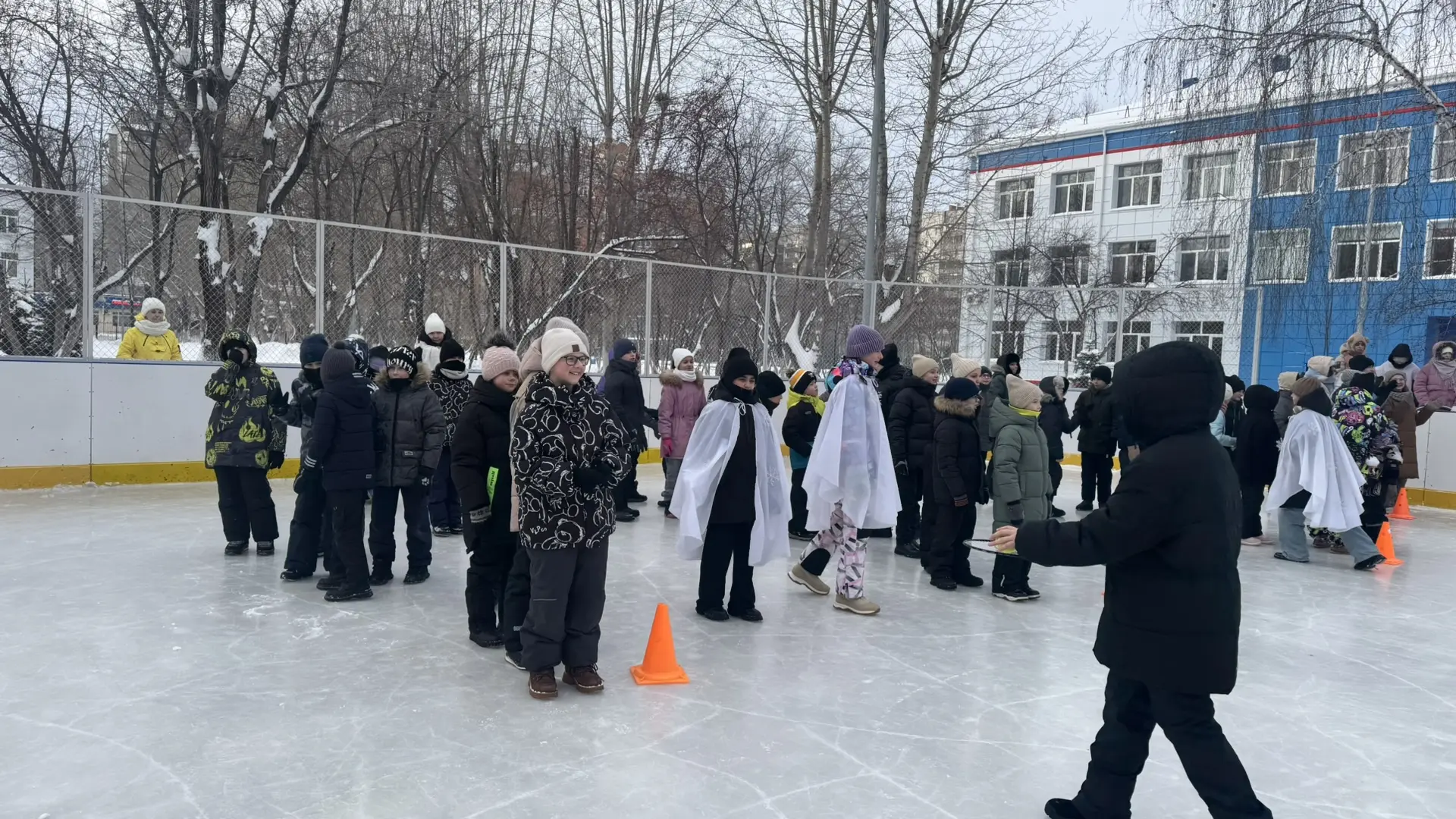 🎿 КАТОК ОТКРЫТ!  В лицее состоялось яркое открытие зимнего катка! Наши волшебники Дед Мороз и Снегур