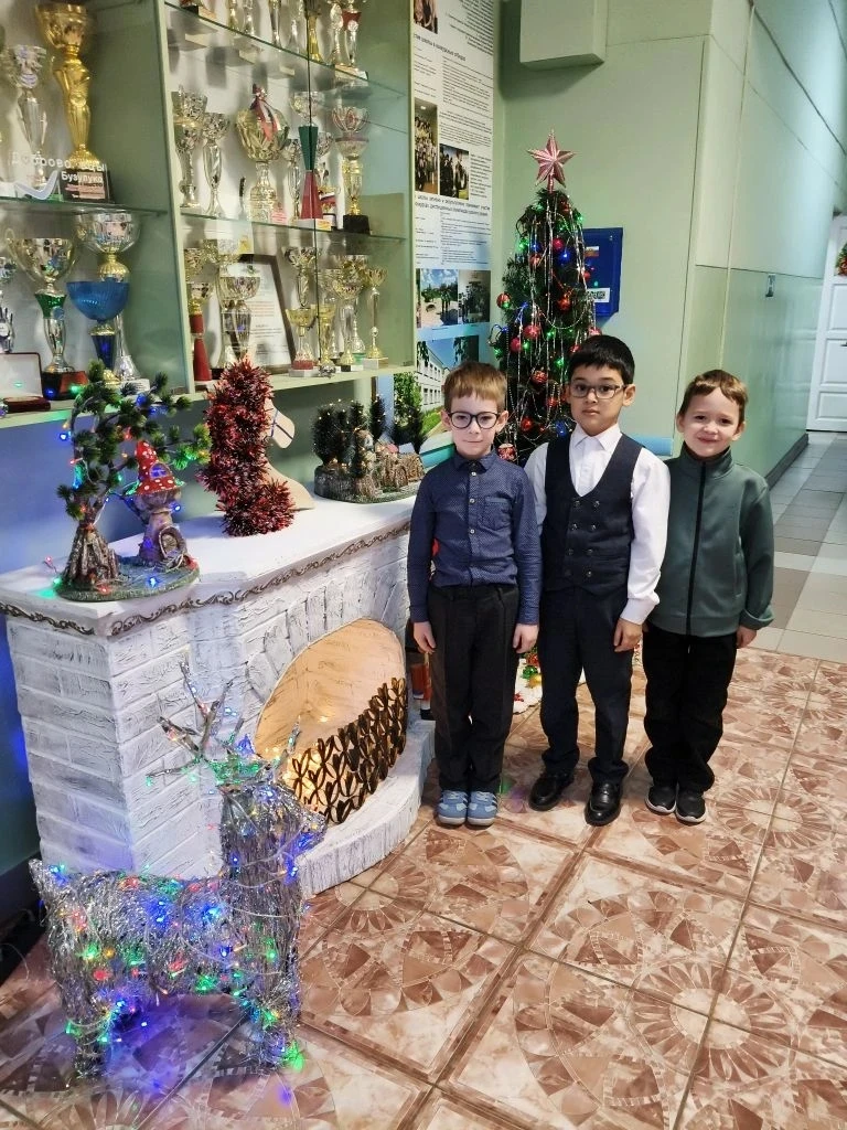 🌨️🎄🎄🎄🎄🎄Школа украшена! Фотозона готова! Ждем ваши яркие фотографии в комментариях в группе ВК, а 29 