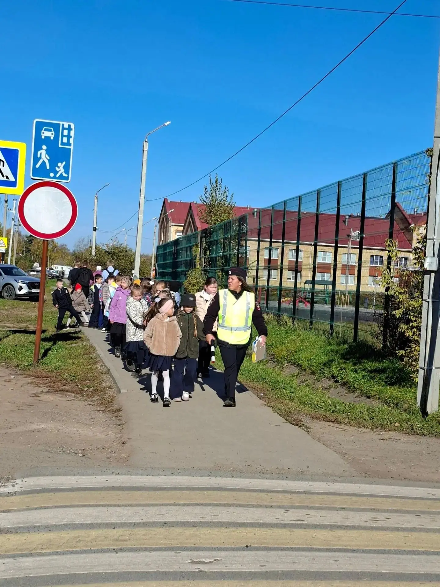 🎉 «Шагающий автобус»: учимся правилам дорожного движения весело и безопасно! 🎉30 сент...