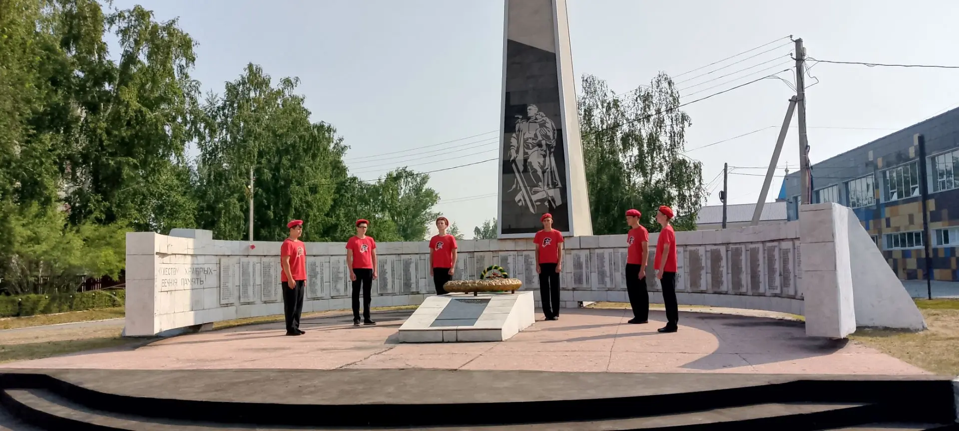 22 июня — День памяти и скорби.

В этот день юнармейцы отряда «Звезда» имени Героя Российской Федера