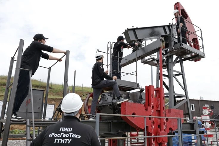 В Грозном студенты обучаются на нефтегазовом полигоне с собственной скважиной