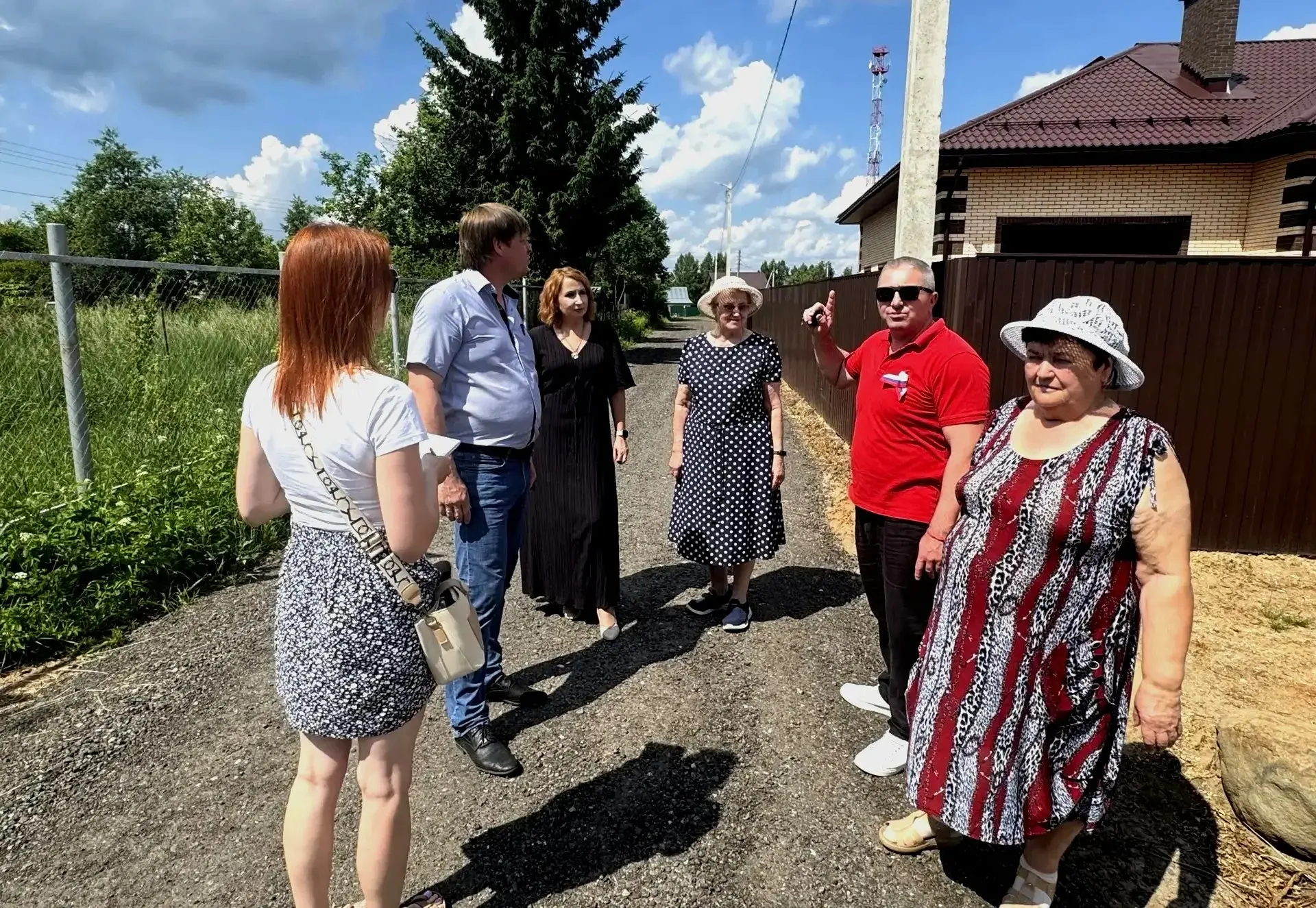 Заместитель главы Талдомского городского округа Екатерина Марусева совместно с депутатом Совета депу