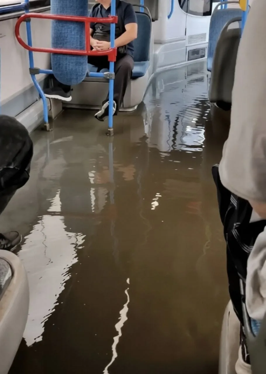 😱💦 Пермяки делятся последствиями сильного ливня с грозой и градом, который накрыл гор...