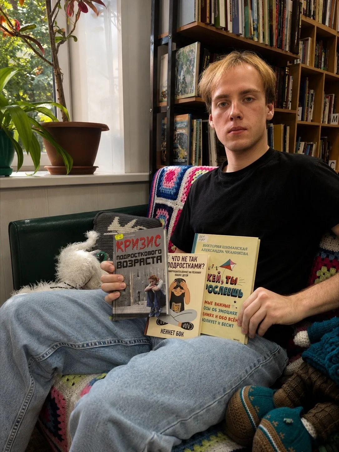Представляем отзыв от читателя – он делится мнением о нашей книжной выставке «Подростковый возраст б