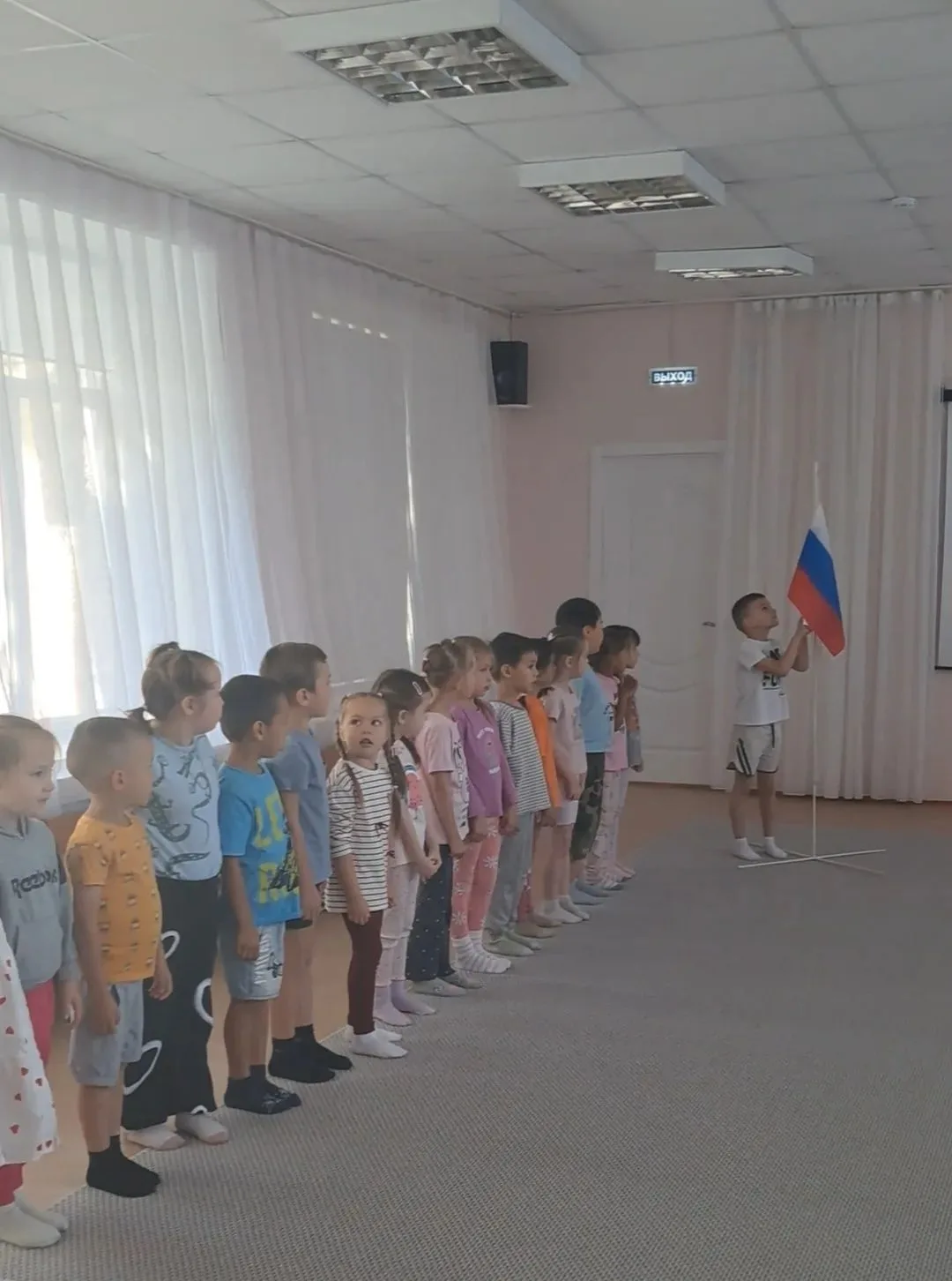 Утро начинается с гордости: поднятие флага! 🇷🇺