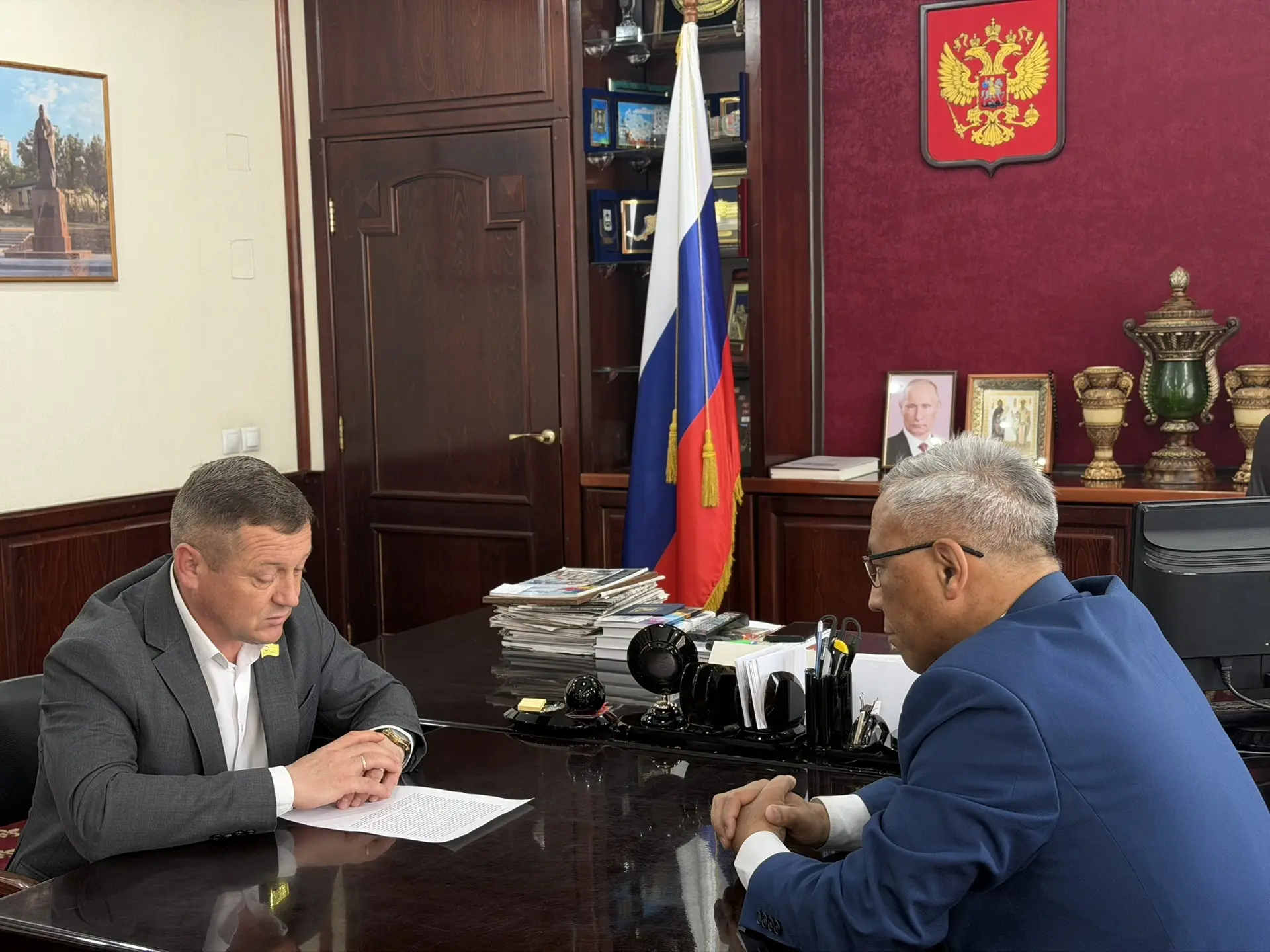 Председатель Народного Хурала (Парламента) Республики Калмыкия Артем Михайлов провел ра...