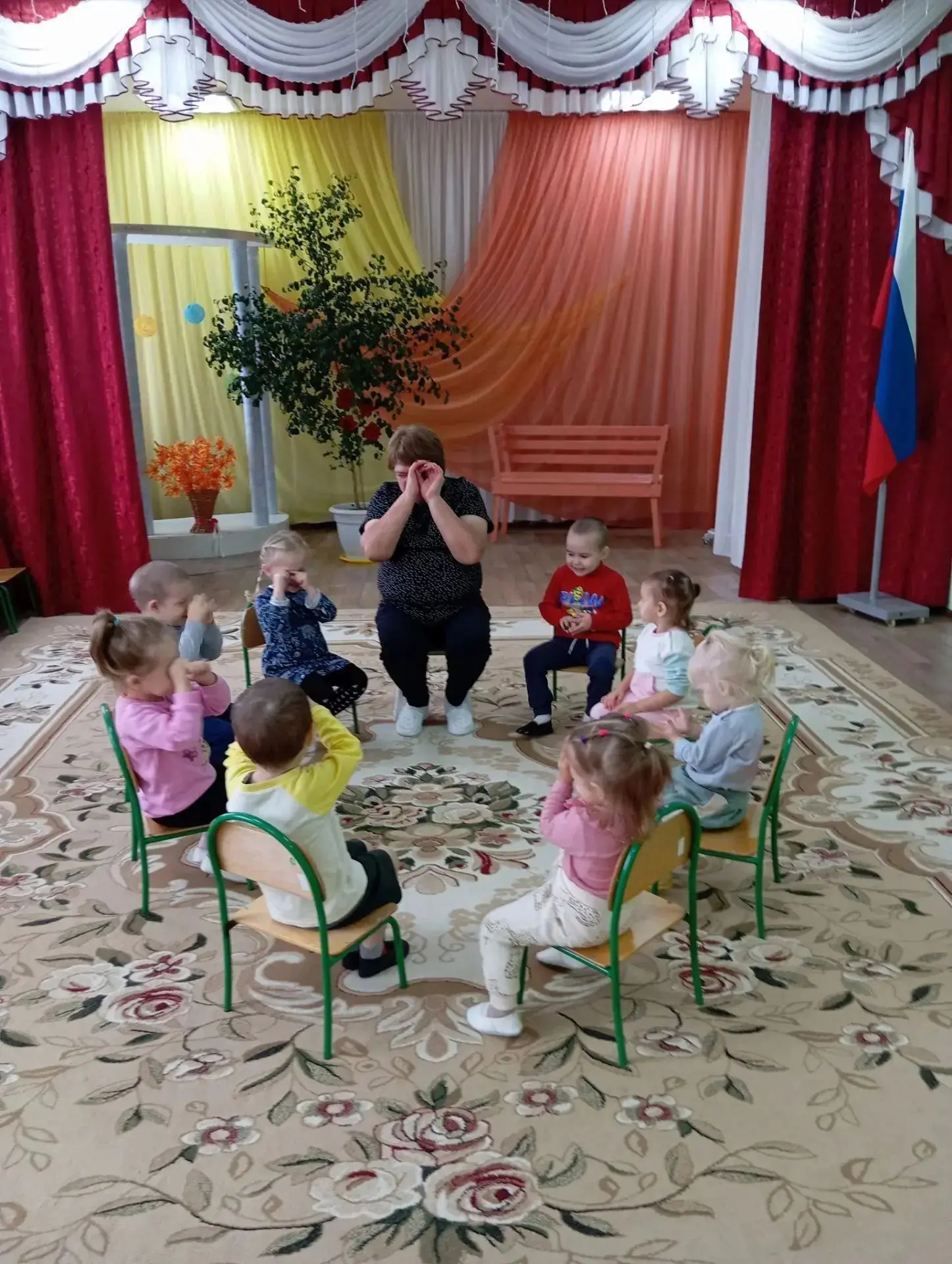 В группе «Солнышко» началась активная подготовка к предстоящему осеннему  празднику! Са...