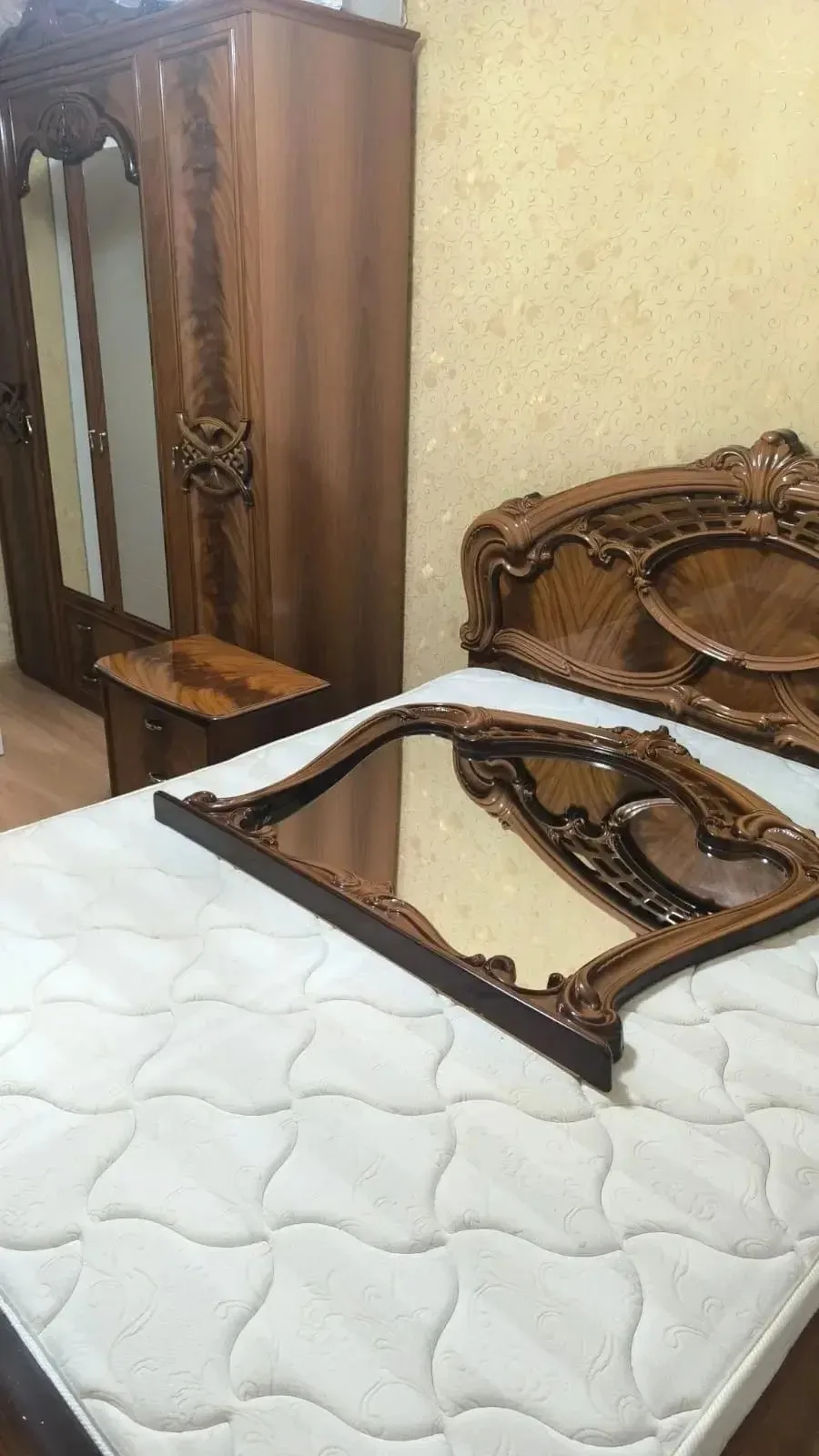 Спальный гарнитур: кровать двуспальная 160*200, матрас ортопедический, шкаф 180*55 высо...