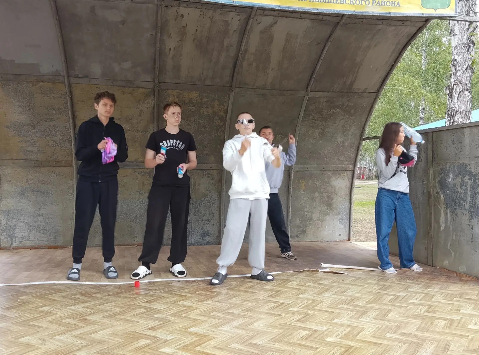 🎤 Голосом по эмоциям!

Вчера лагерь гудел как улей! «Ну-ка, все вместе!» собрал всех на летней эстр