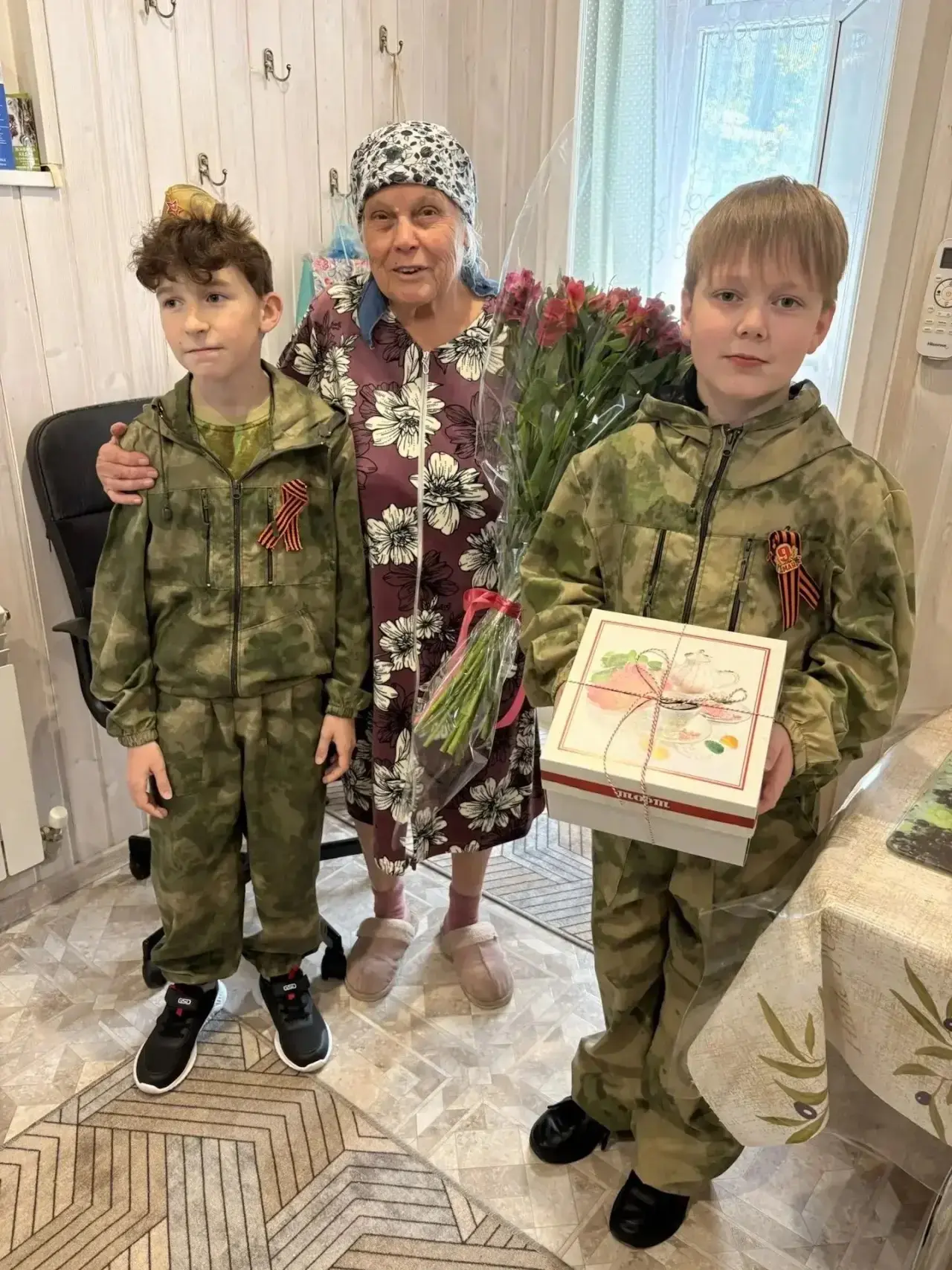 🌷 Ученики нашей школы поздравили ветеранов с наступающим Днём Победы!  Сегодня наши ребята с большим