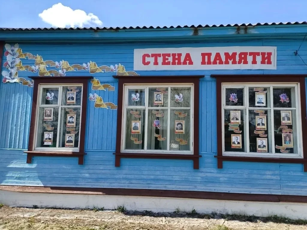 В преддверии 81-й годовщины Победы в Великой Отечественной войне на фасаде нашей школы была оформлен
