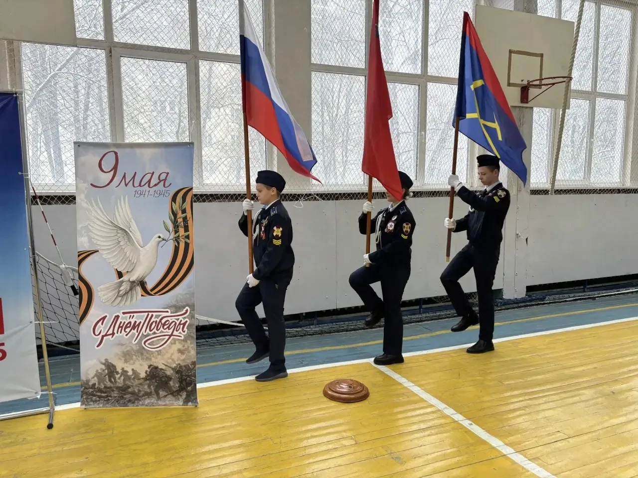 Утро понедельника началось с поднятия флага РФ 🇷🇺 исполнения Гимна РФ и старта марафона «Наследники 