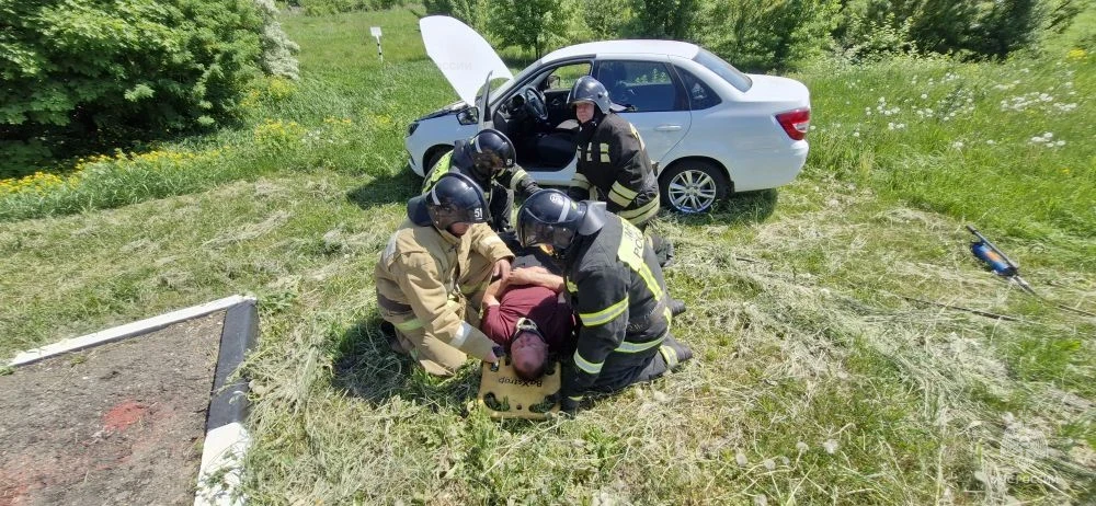 🚘Спасатели провели тренировку по ликвидации последствий ДТП в Куркинском районе  В целях повышения э