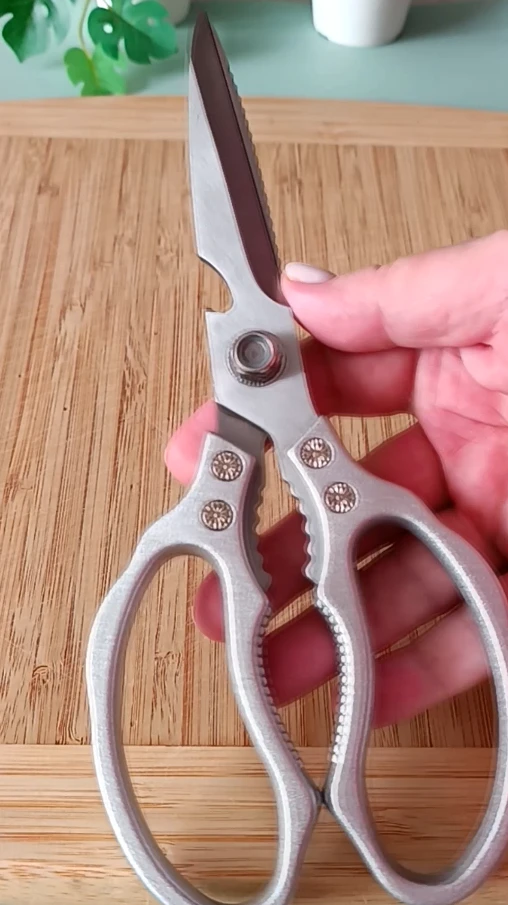 ✂ Эти кухонные ножницы режут даже кости