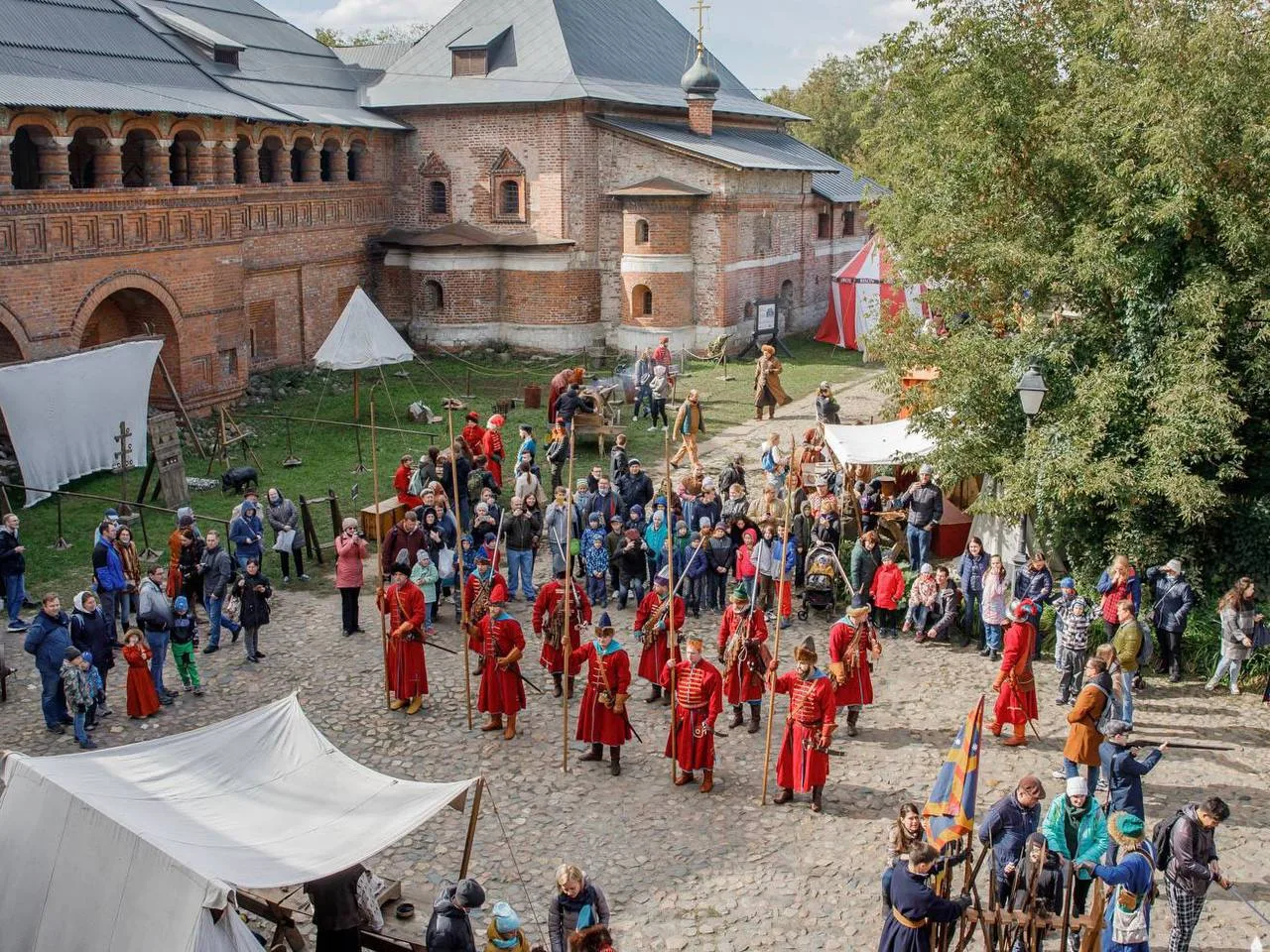 ⚔ Рыцарские турниры в духе Древней Руси  🗓 1–2 мая, 11:00–18:00  Праздник былин «Витязь против Солов