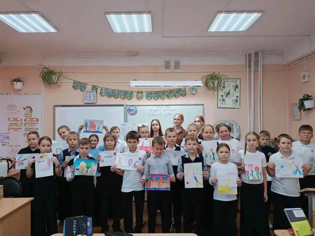 🎨Когда старшие становятся наставниками: урок ИЗО, который научил большему!