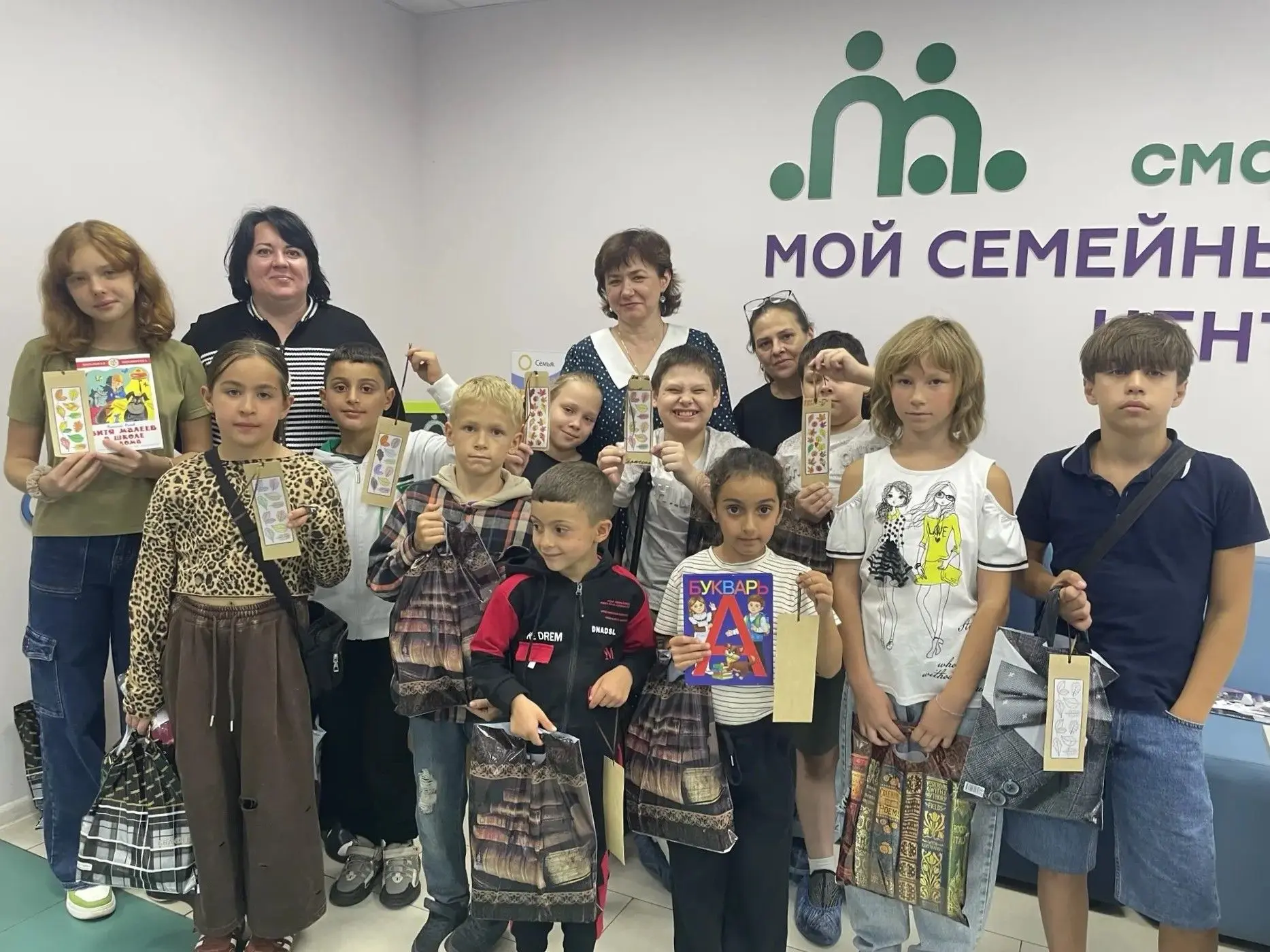 Снимаем стресс перед школой: в отделении помощи семье и детям Семейного МФЦ прошла твор...