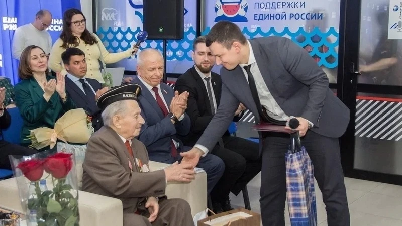 В Астрахани ветеран Великой Отечественной войны Иван Осадченко отметил 100-летний юбилей    Юбиляр у