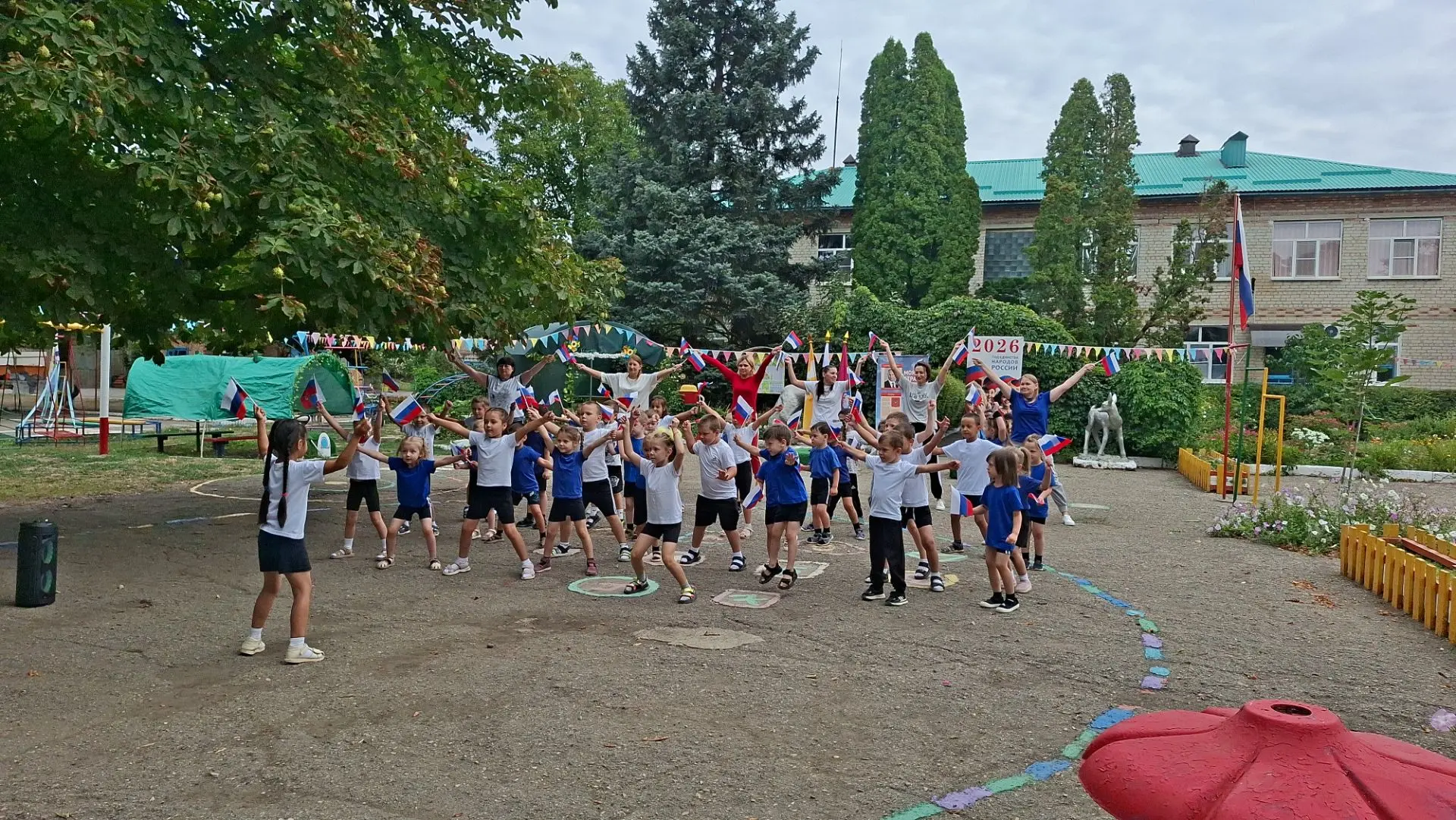 В нашем детском саду прошло мероприятие,   посвященное Дню Государственного флага Росси...