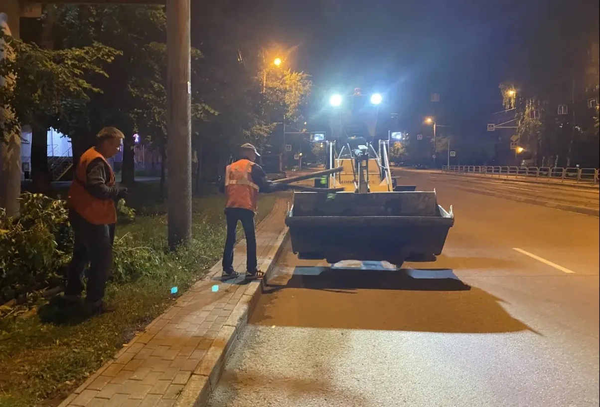 Сегодня, 30 июля, на улицах города Челябинска работает 136 единиц техники. В уборке задействовано 48