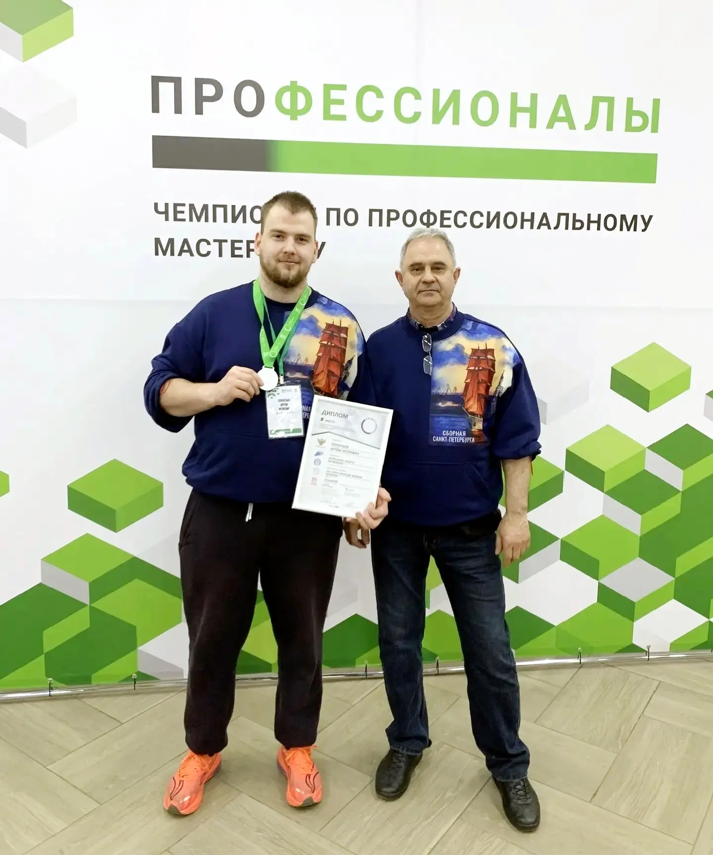 С крышей всё будет в порядке с нашими мастерами! У представителей Колледжа Водных ресур...