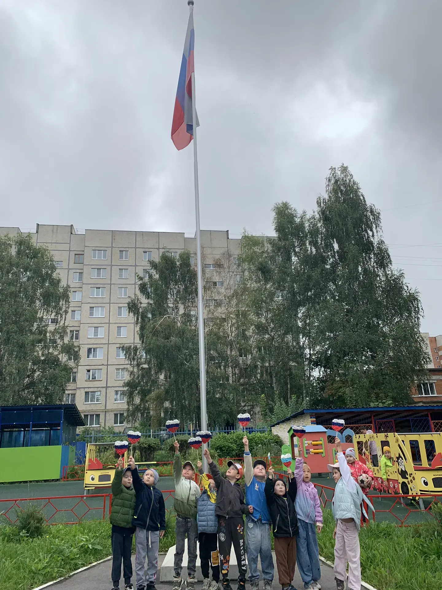 ДЕНЬ ГОСУДАРСТВЕННОГО ФЛАГА В ДЕТСКОМ САДУ