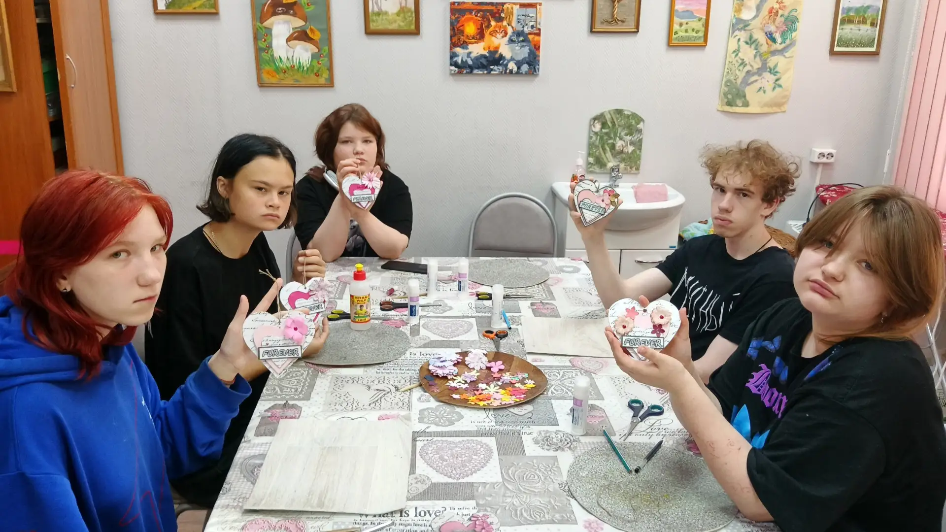 ✂🧶Мастер класс: Знакомство с техникой скрапбукинг
    Сегодня воспитанники отделения социальной реа