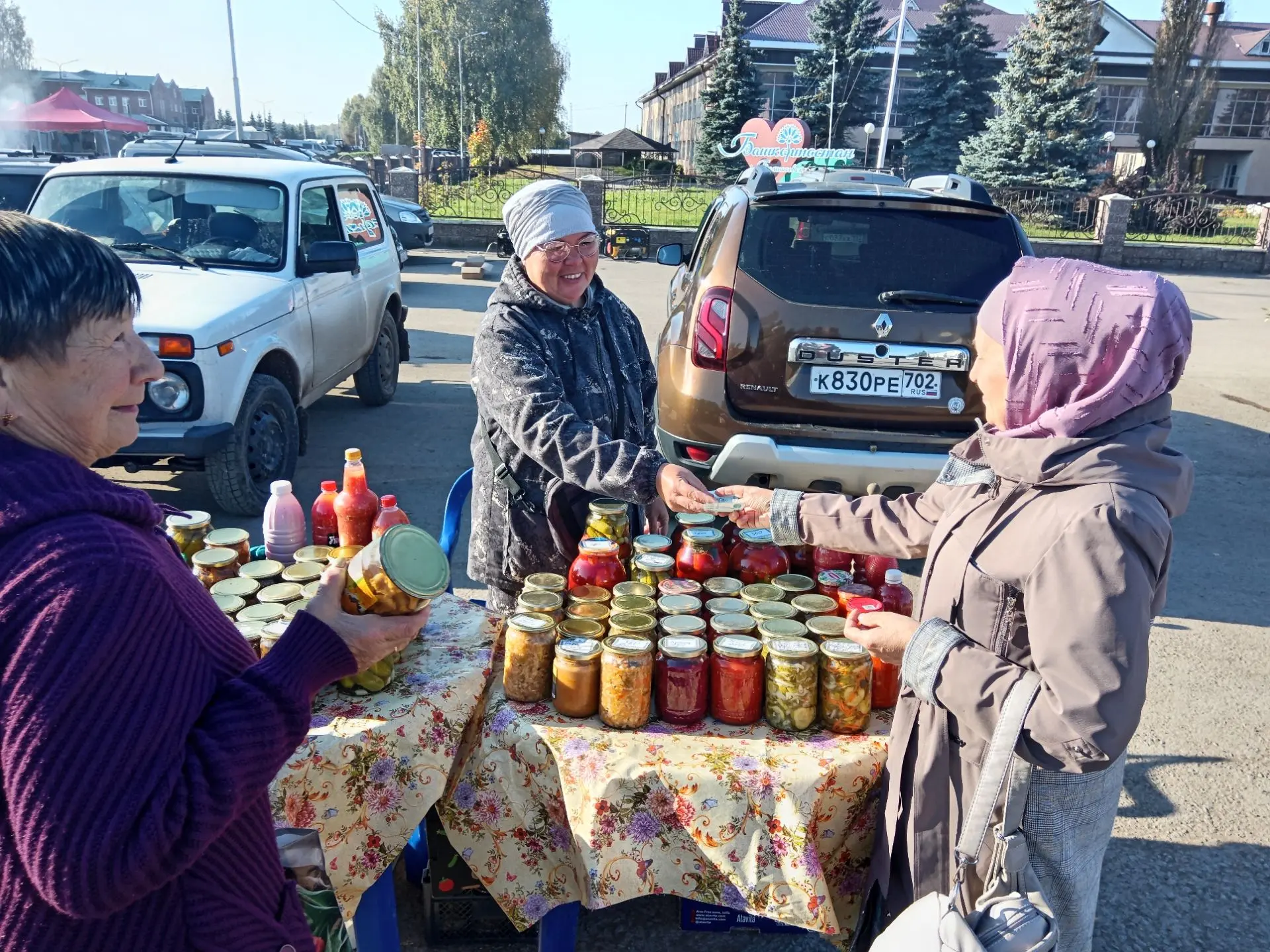 На ярмарке в Старобалтачево поддержали маму участника СВО.