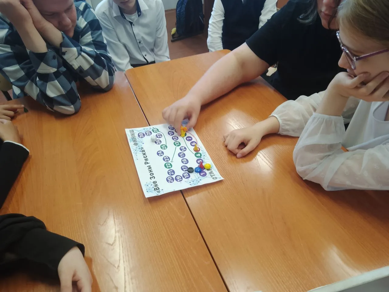 В школе прошла интерактивная игра «Вне зоны риска», направленная на профилактику психоактивных вещес