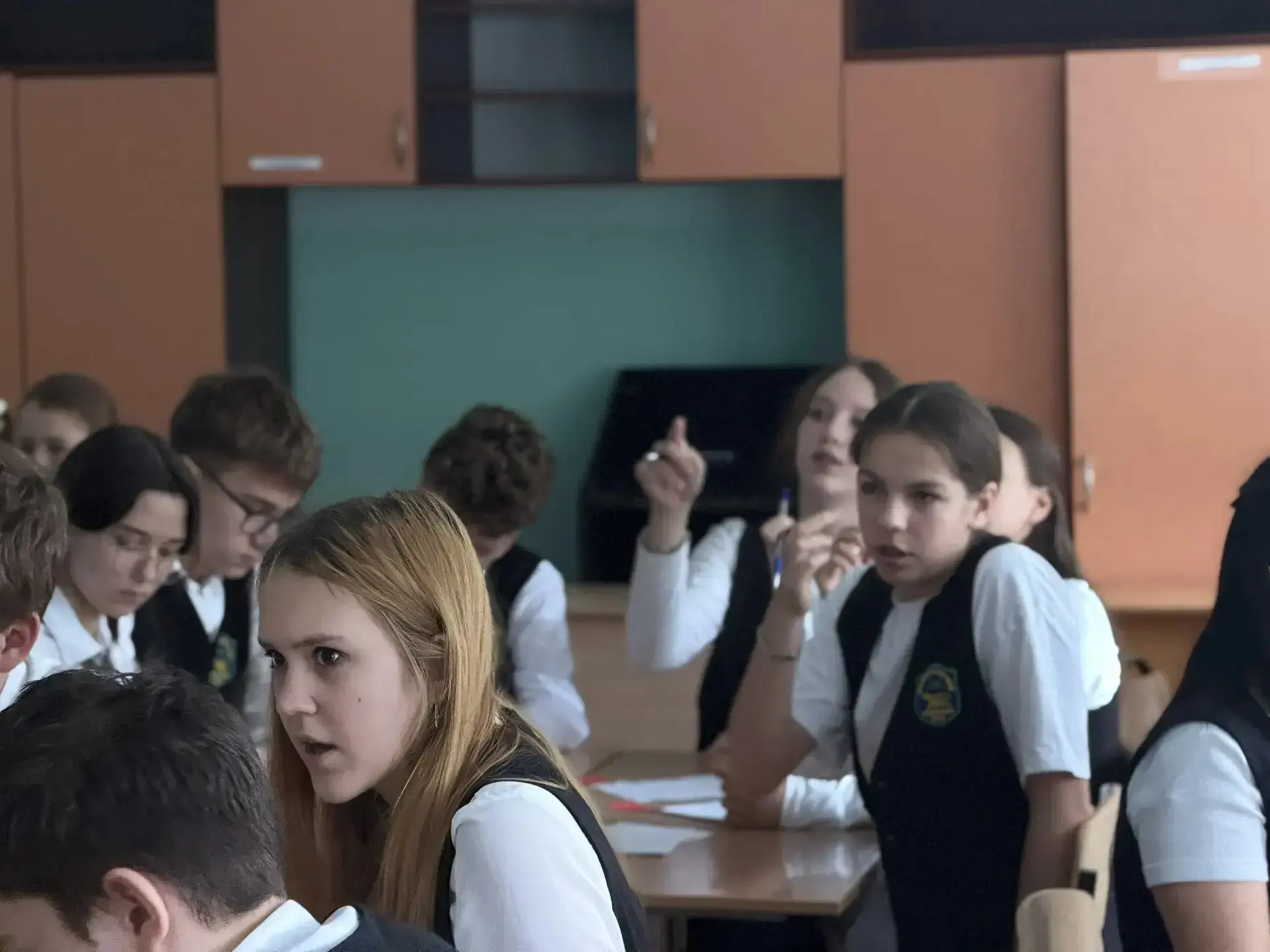 🎓✏️ Сегодня, 11 марта, учащиеся классов 8.1 и 8.2 приняли участие в увлекательном математическом КВИ