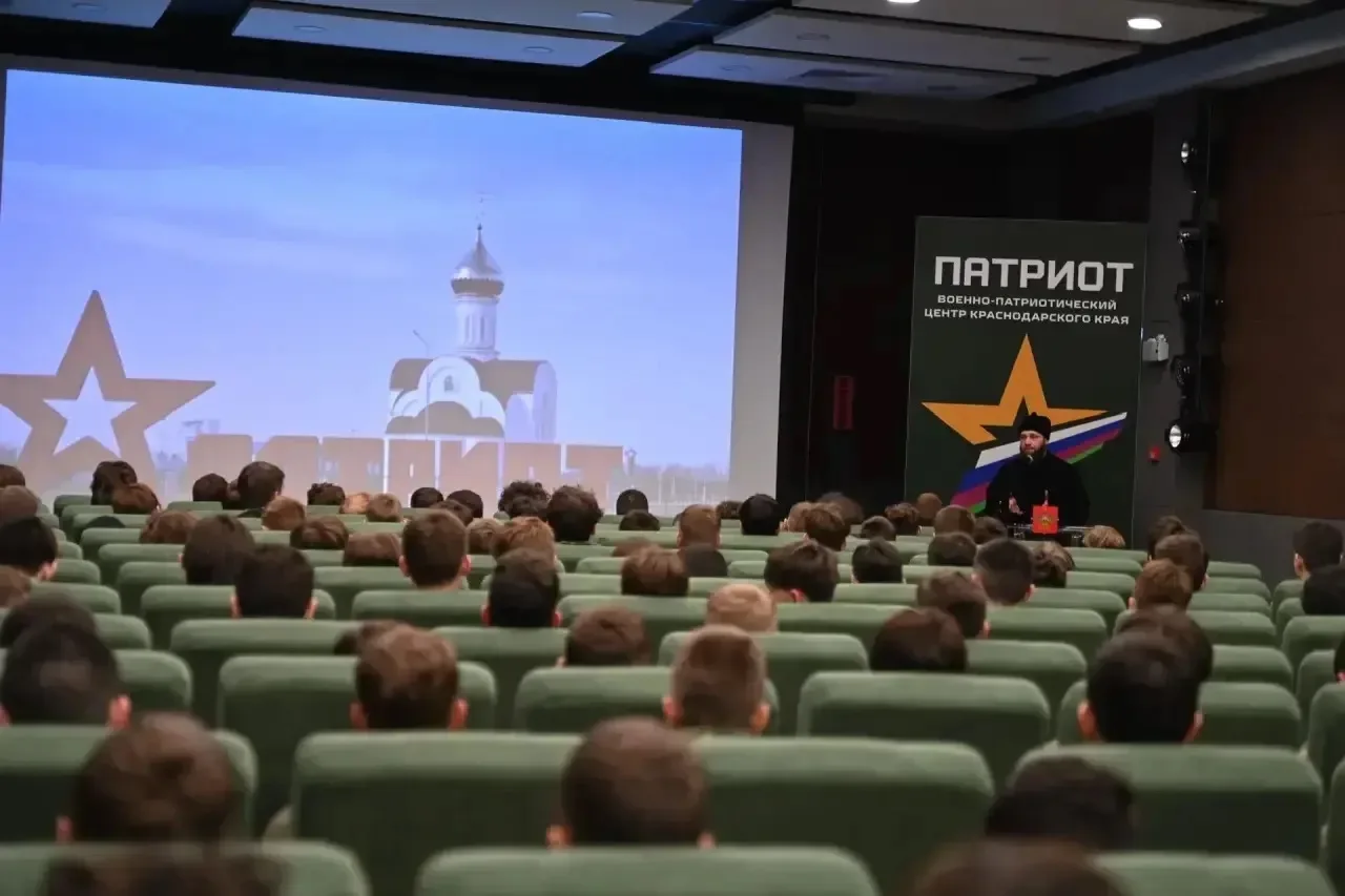 🫡 «Главное в жизни - служить Отчизне!» - в Центр «Патриот» прибыли юноши 10-х классов Прикубанского 