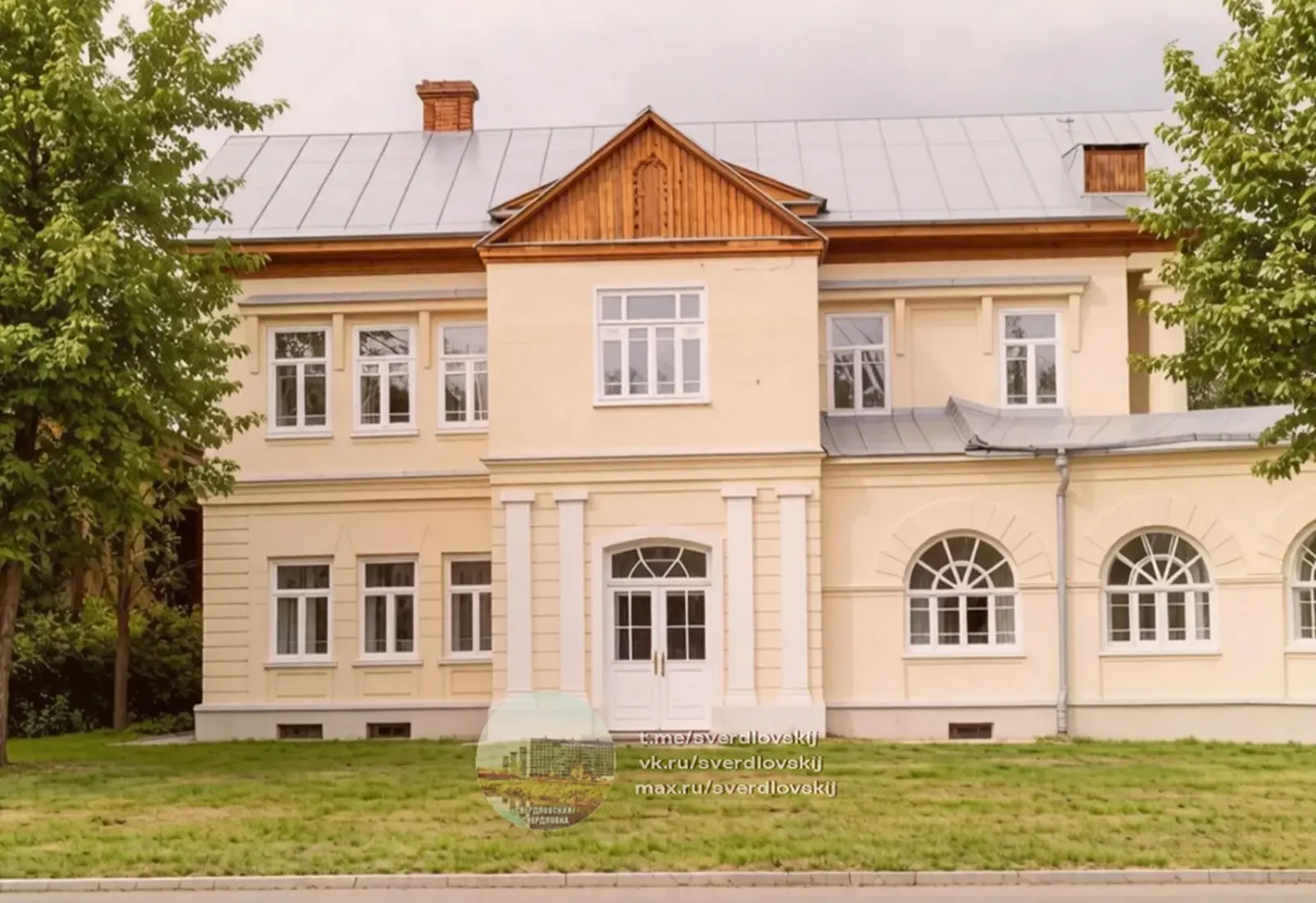 Природа в г. Лосино-Петровский настолько очистилась, что по деревьям стали лазить еноты...