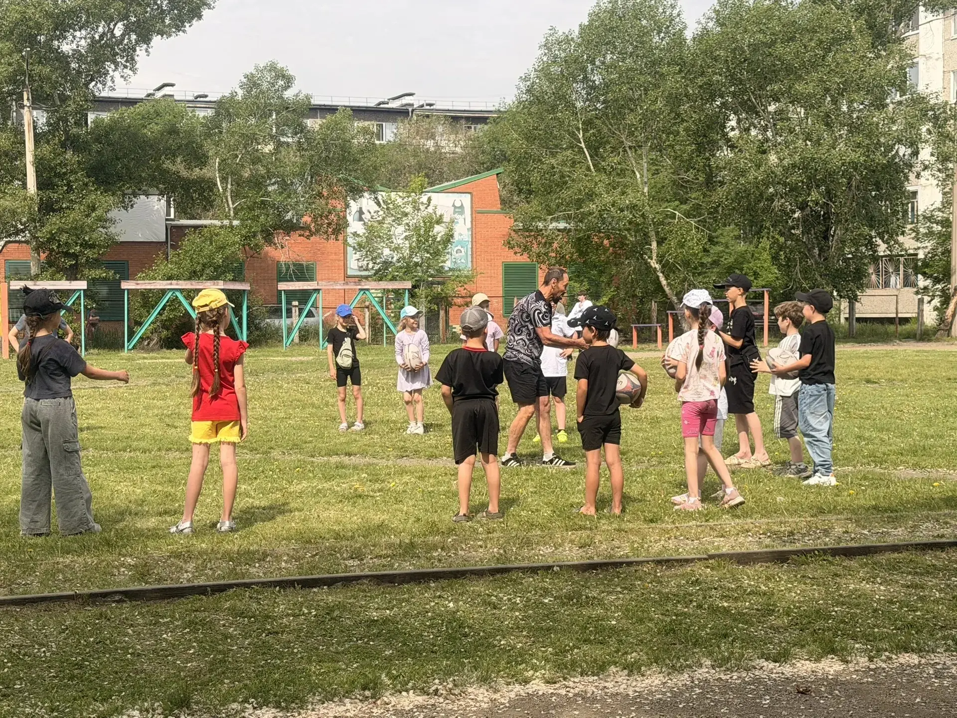 Регби 🏉-чисто английская игра, но стала такой популярной в России.