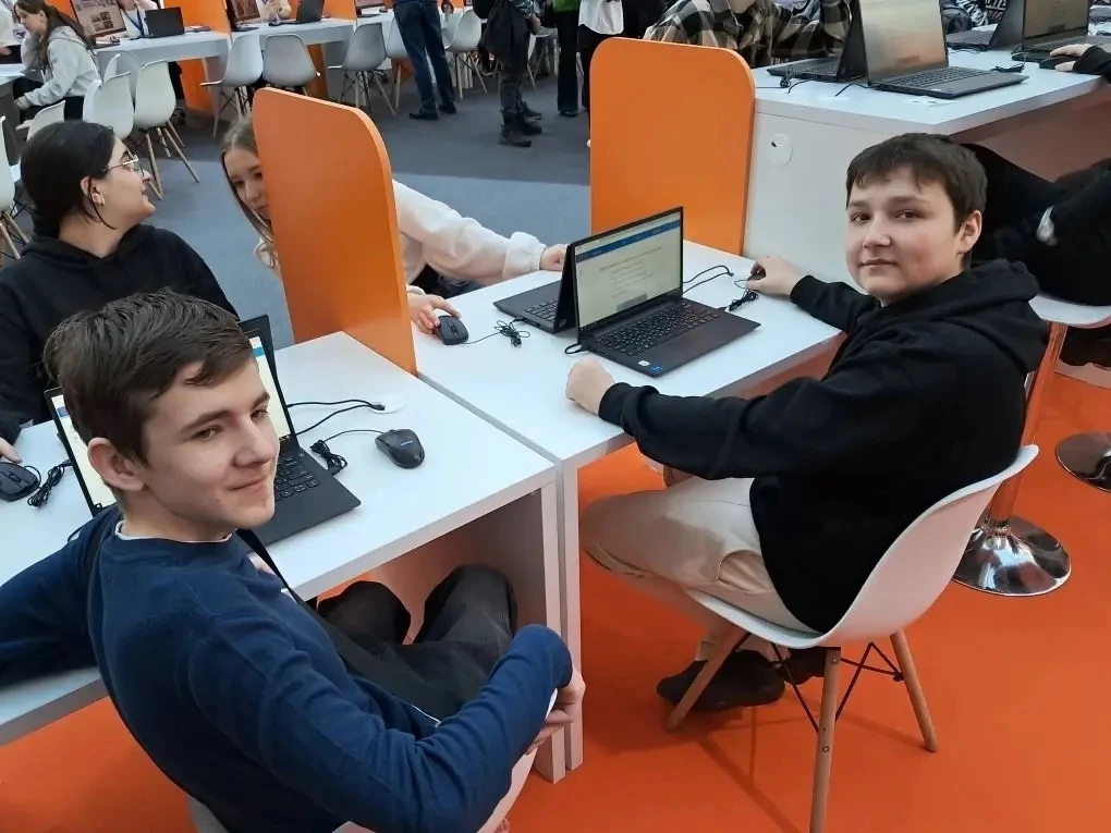 🚀 Куда отправились 9-классники в конце марта? За своим будущим!  21 и 24 марта учащиеся 9-х классов 