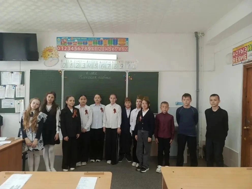 В начальной школе прошел конкурс чтецов "История Победы в стихах". Ребята читали стихи о тех, кто в 
