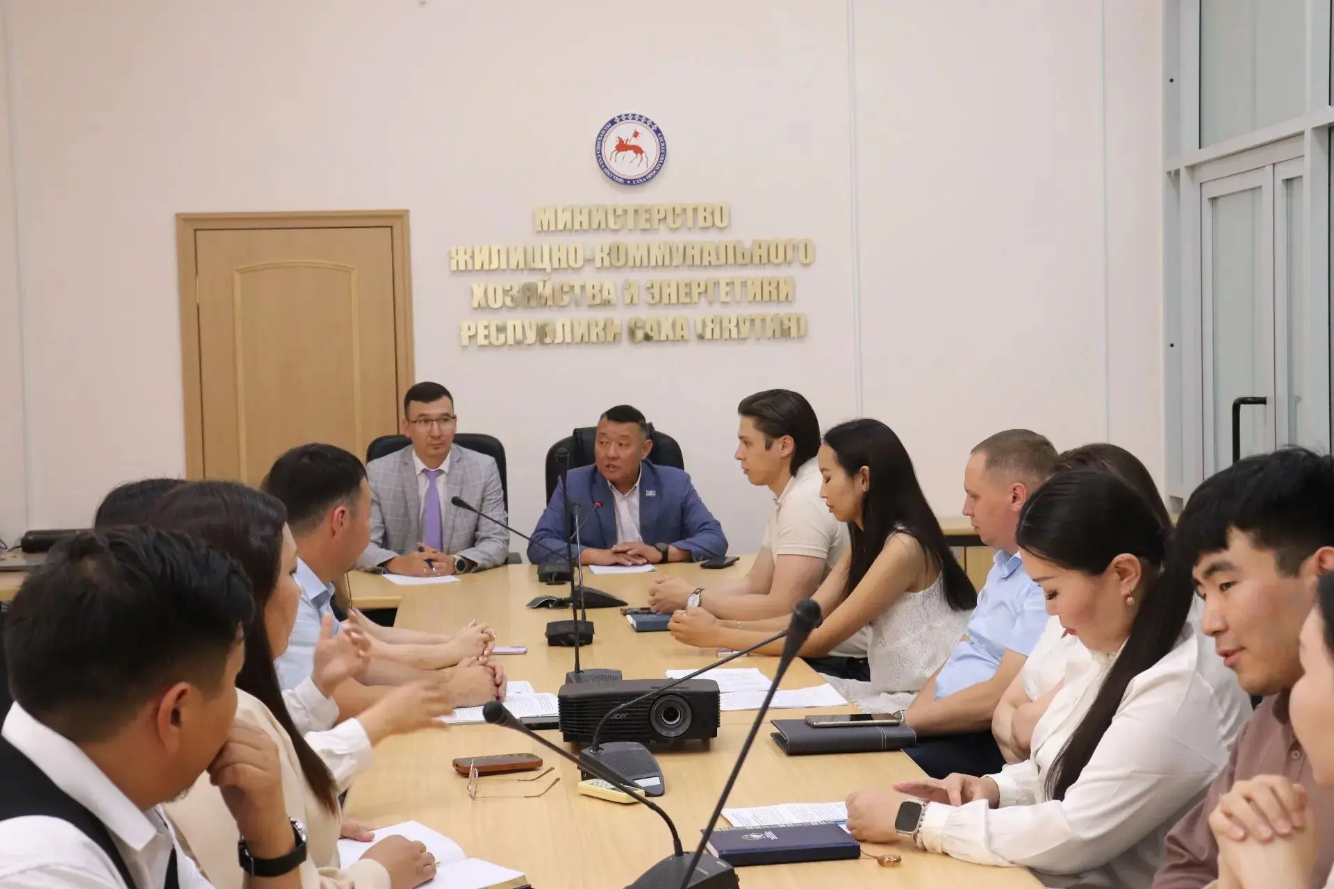 В Министерстве состоялась рабочая встреча с куратором отрасли – исполняющим обязанности...