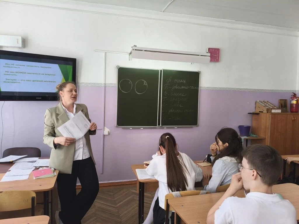 📢 В рамках недели психологии в 6Б классе прошло практическое занятие под названием «Понимаю и учусь 