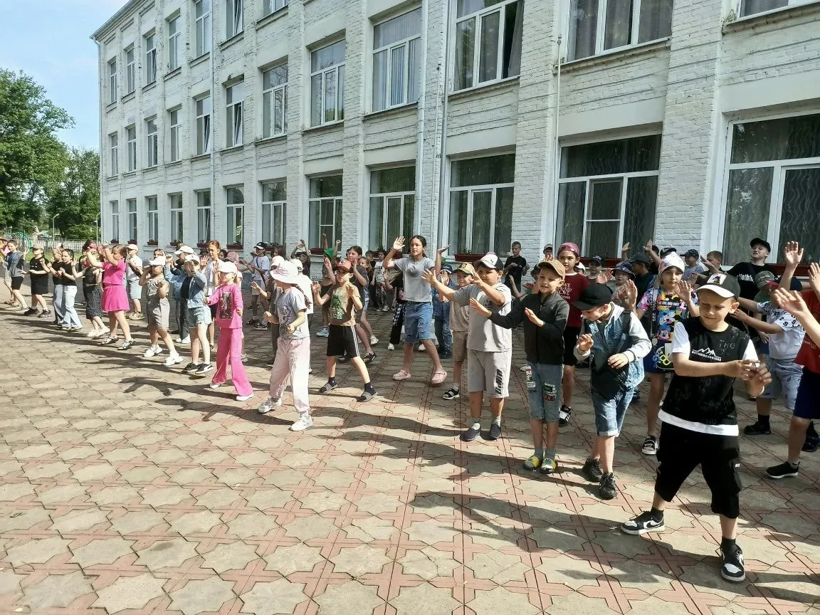 Сегодня в стенах нашей школы распахнул свои двери долгожданный лагерь дневного пребыван...