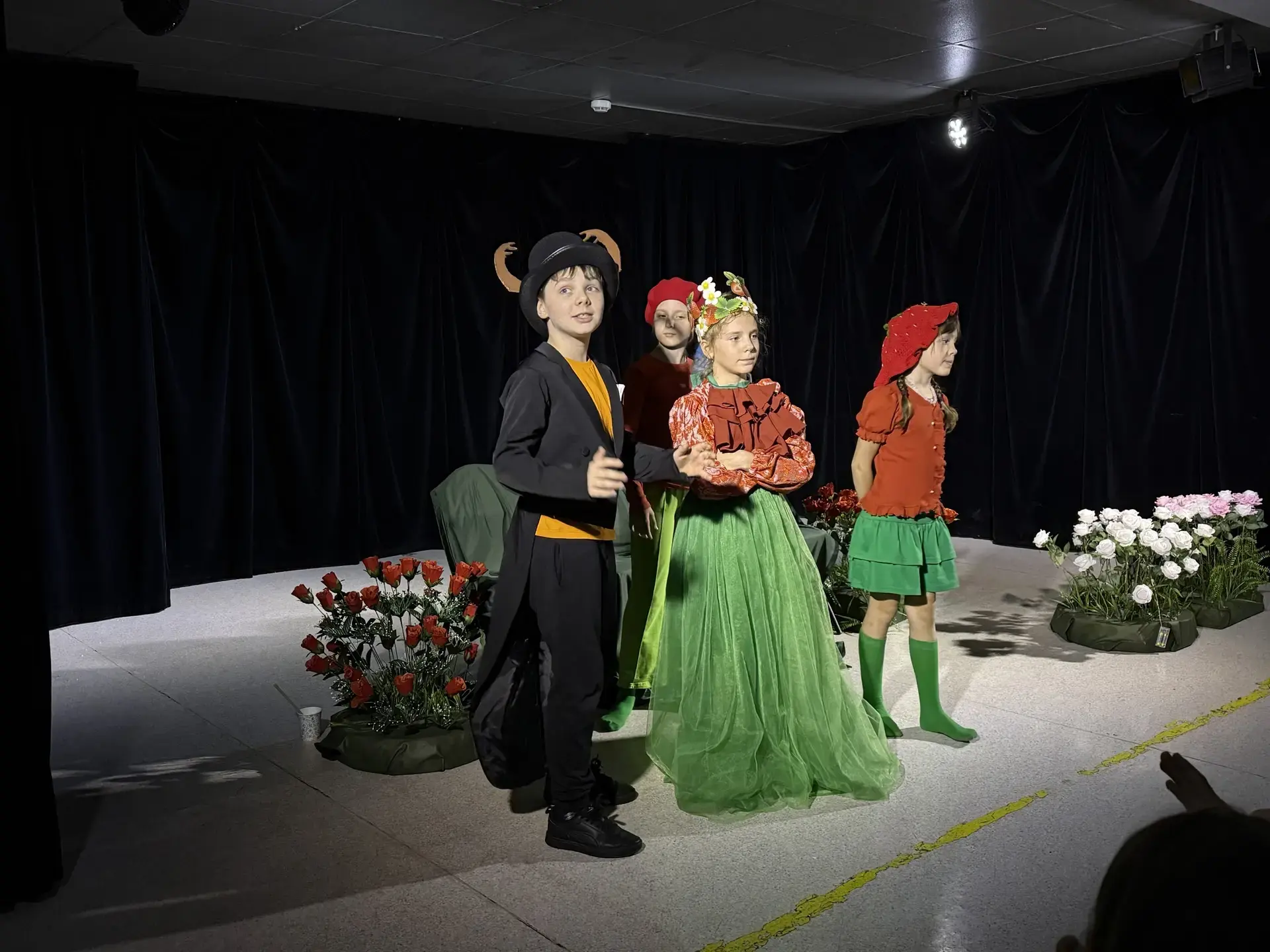 🎭 🍓✨«Рублевские светлячки» на гастролях: «Клубничное королевство» покорило сцену «Крылатского»!  22 
