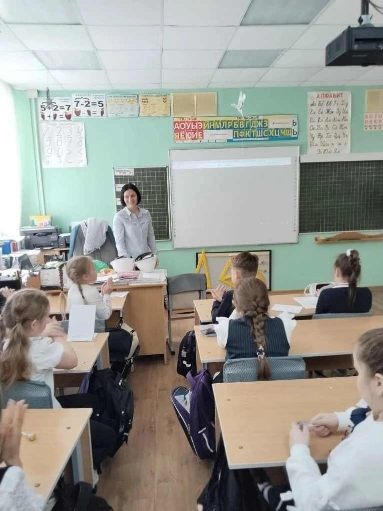 Проведён ещё один классный час по профориентации в 3 Б классе.  Ребята познакомились с профессией - 
