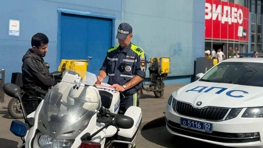 🚔 ГИБДД ПРОВЕЛИ РЕЙД.

У ТЦ Лига Госавтоинспекторы провели рейд на курьеров и конфисковали у них эл